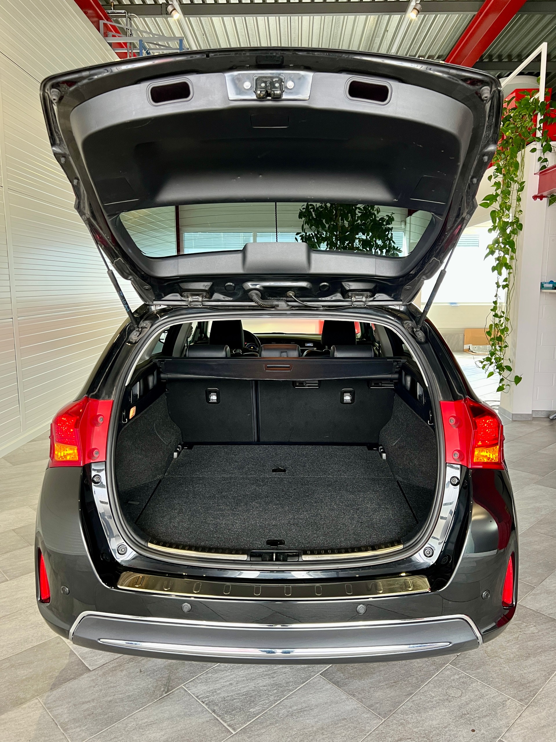 TOYOTA Auris Touring Sports 1.8 16V HSD Linea Sol-image-12