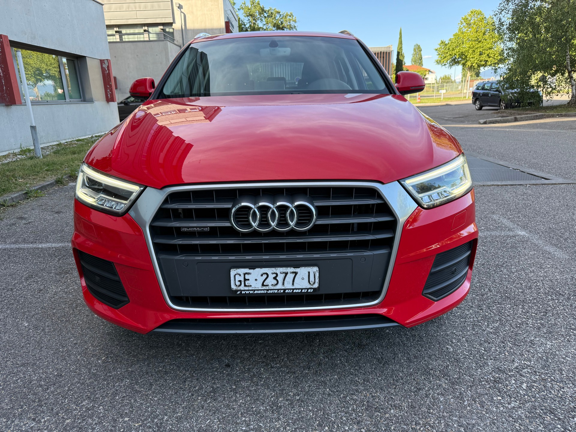 AUDI Q3 2.0 TDI design quattro-showroom-element-1