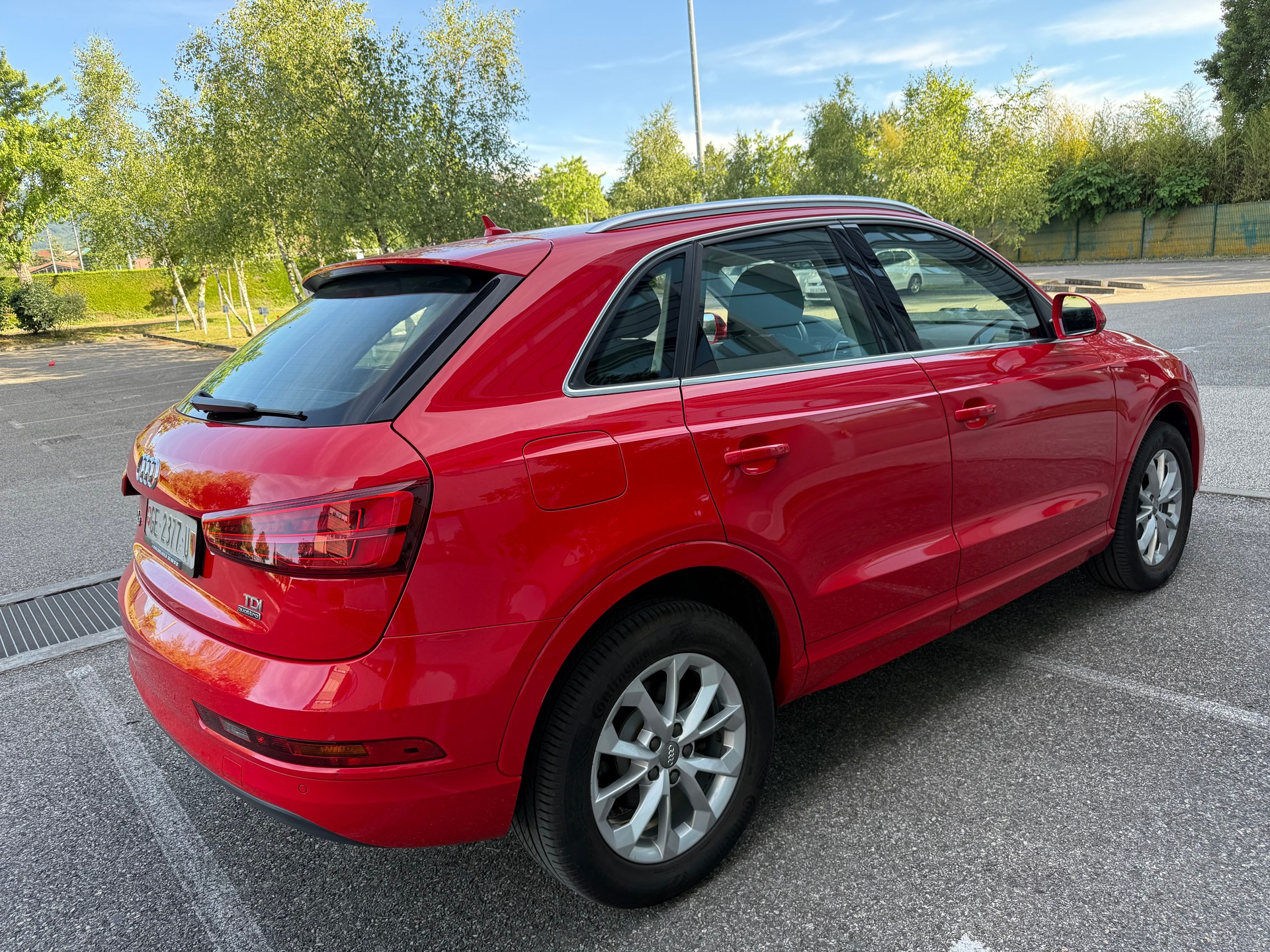 AUDI Q3 2.0 TDI design quattro-showroom-element-3
