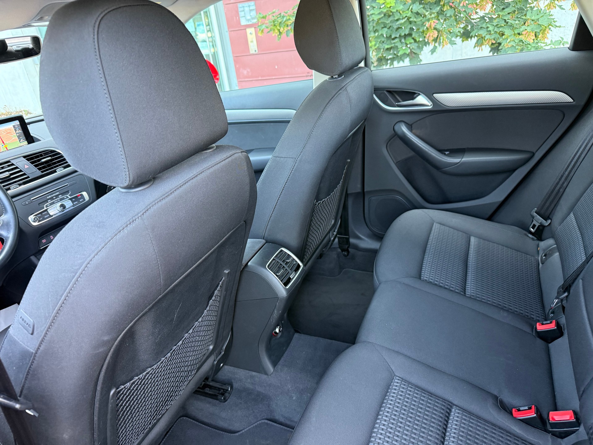 AUDI Q3 2.0 TDI design quattro-image-9