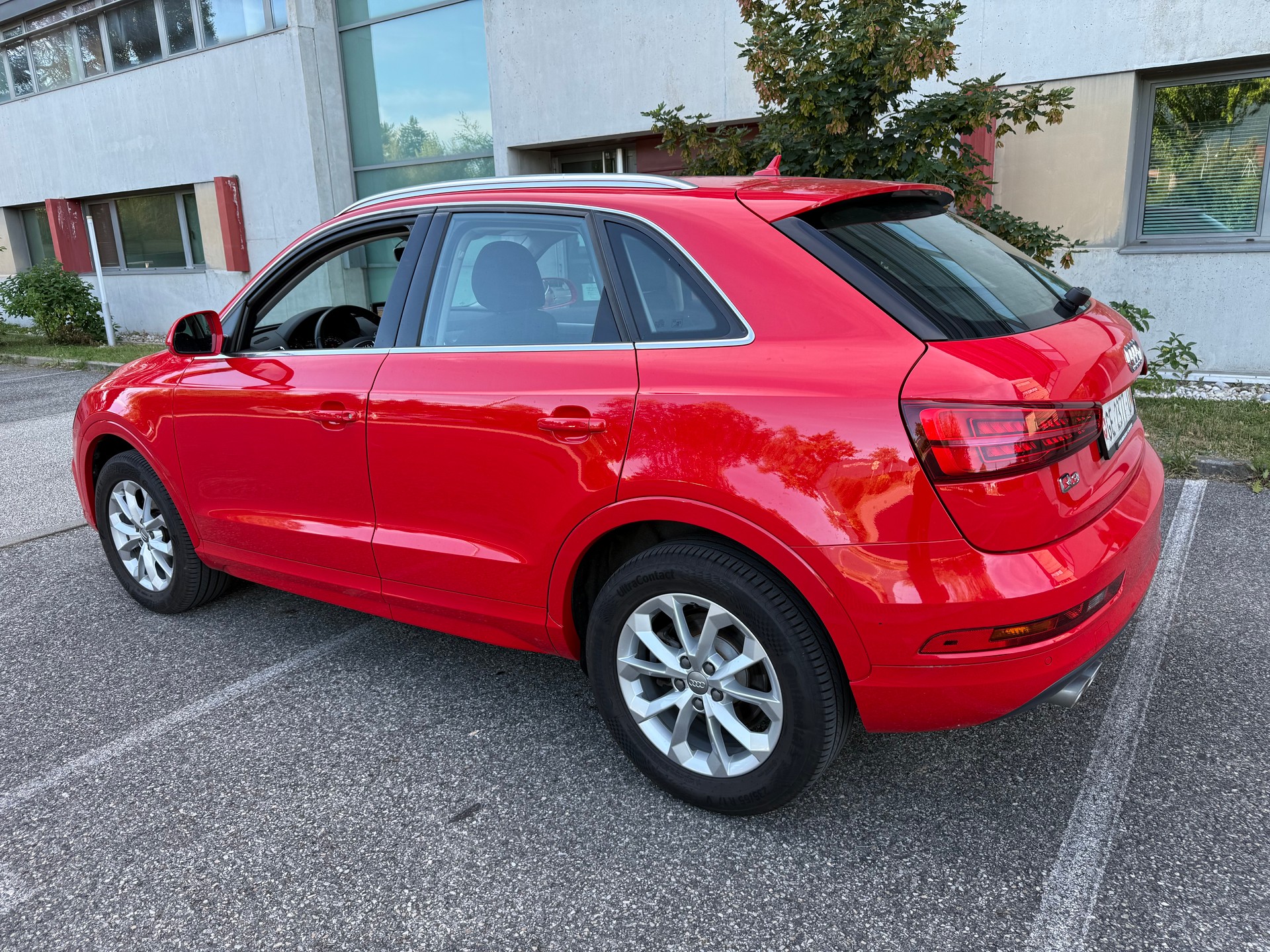 AUDI Q3 2.0 TDI design quattro-image-6