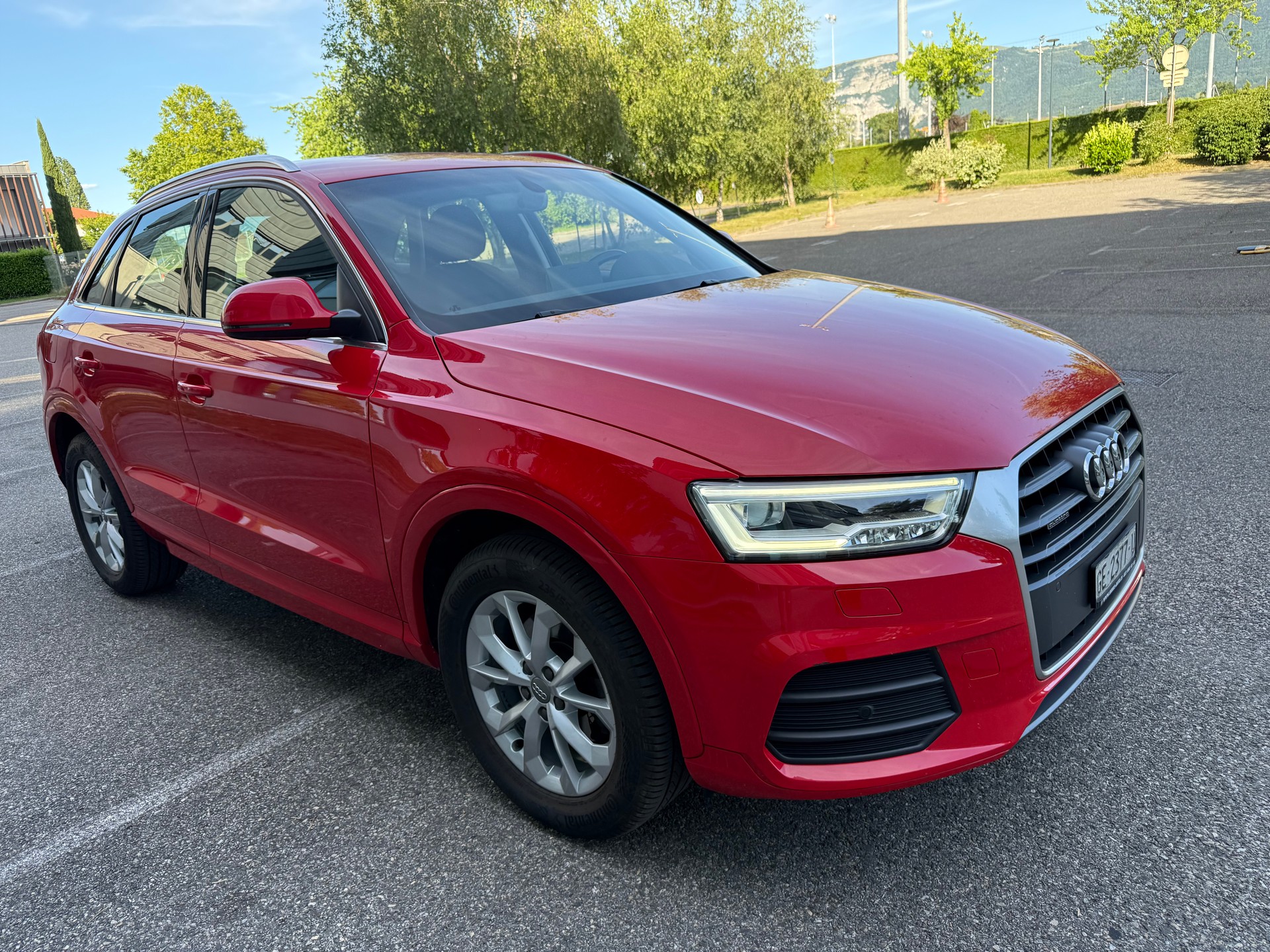 AUDI Q3 2.0 TDI design quattro-image-4