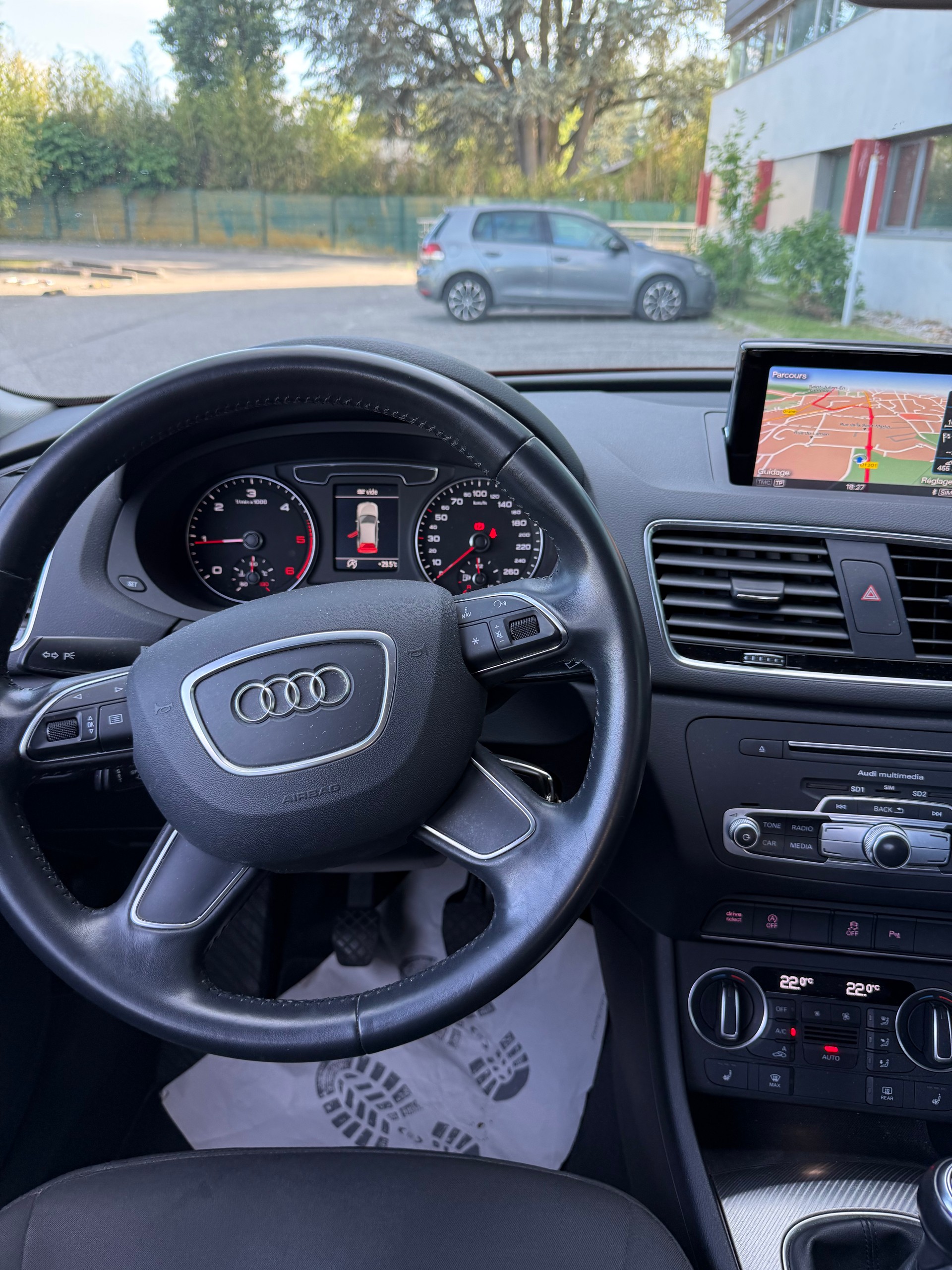 AUDI Q3 2.0 TDI design quattro-image-12
