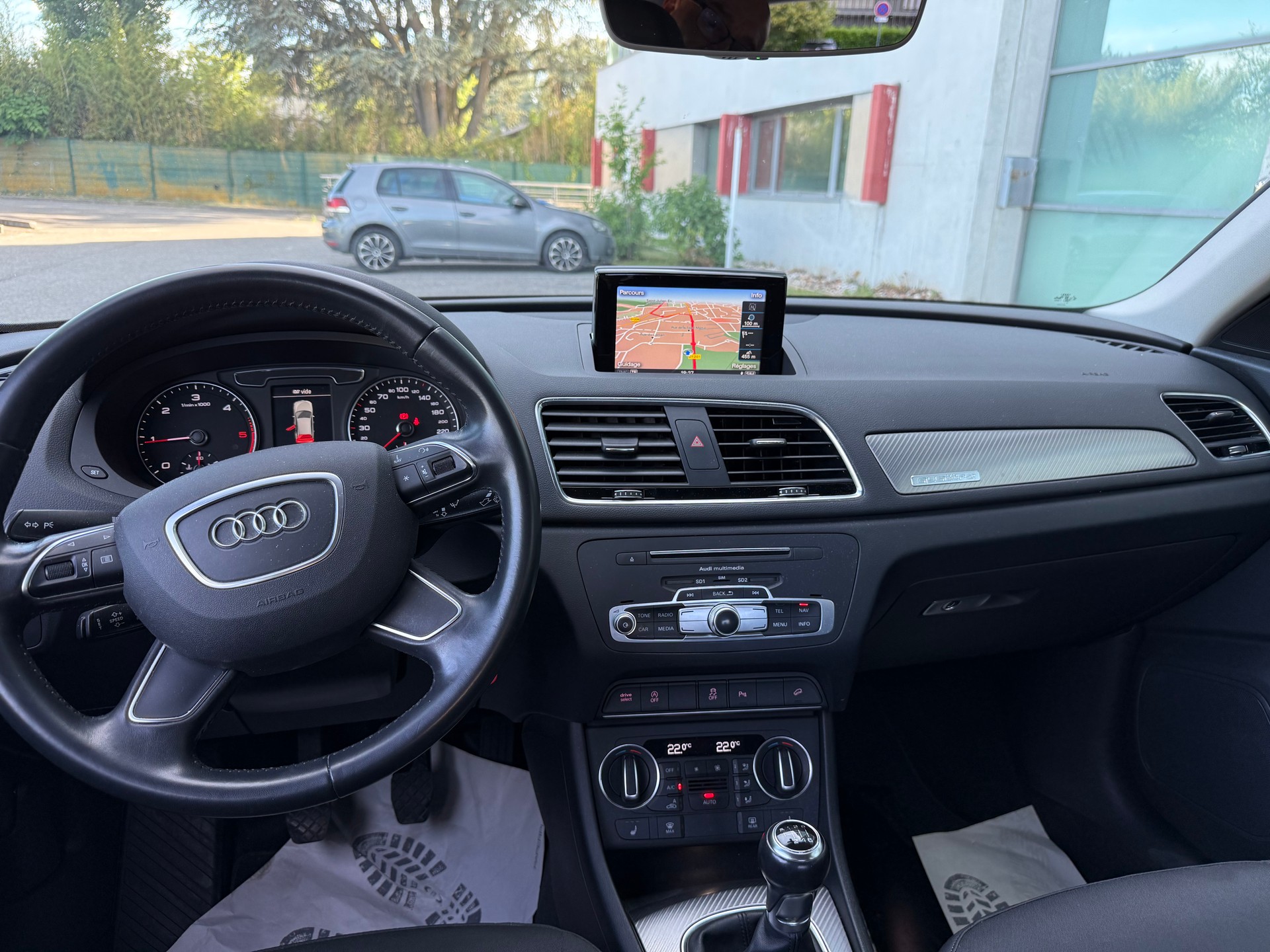 AUDI Q3 2.0 TDI design quattro-image-8