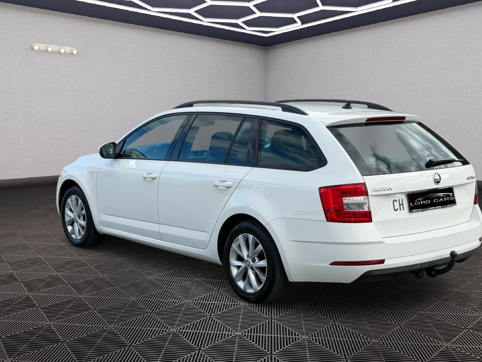 SKODA Octavia Combi 2.0 TDI Ambition DSG-image-5