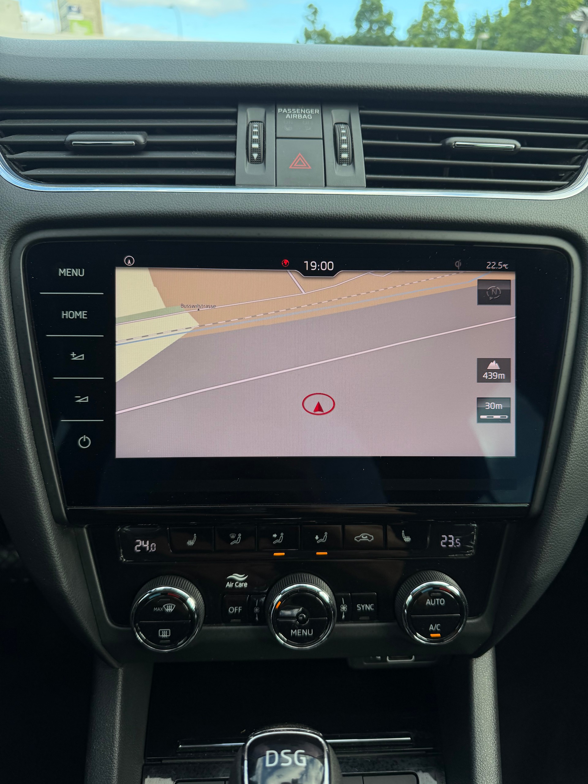 SKODA Octavia Combi 2.0 TDI Ambition DSG-image-18