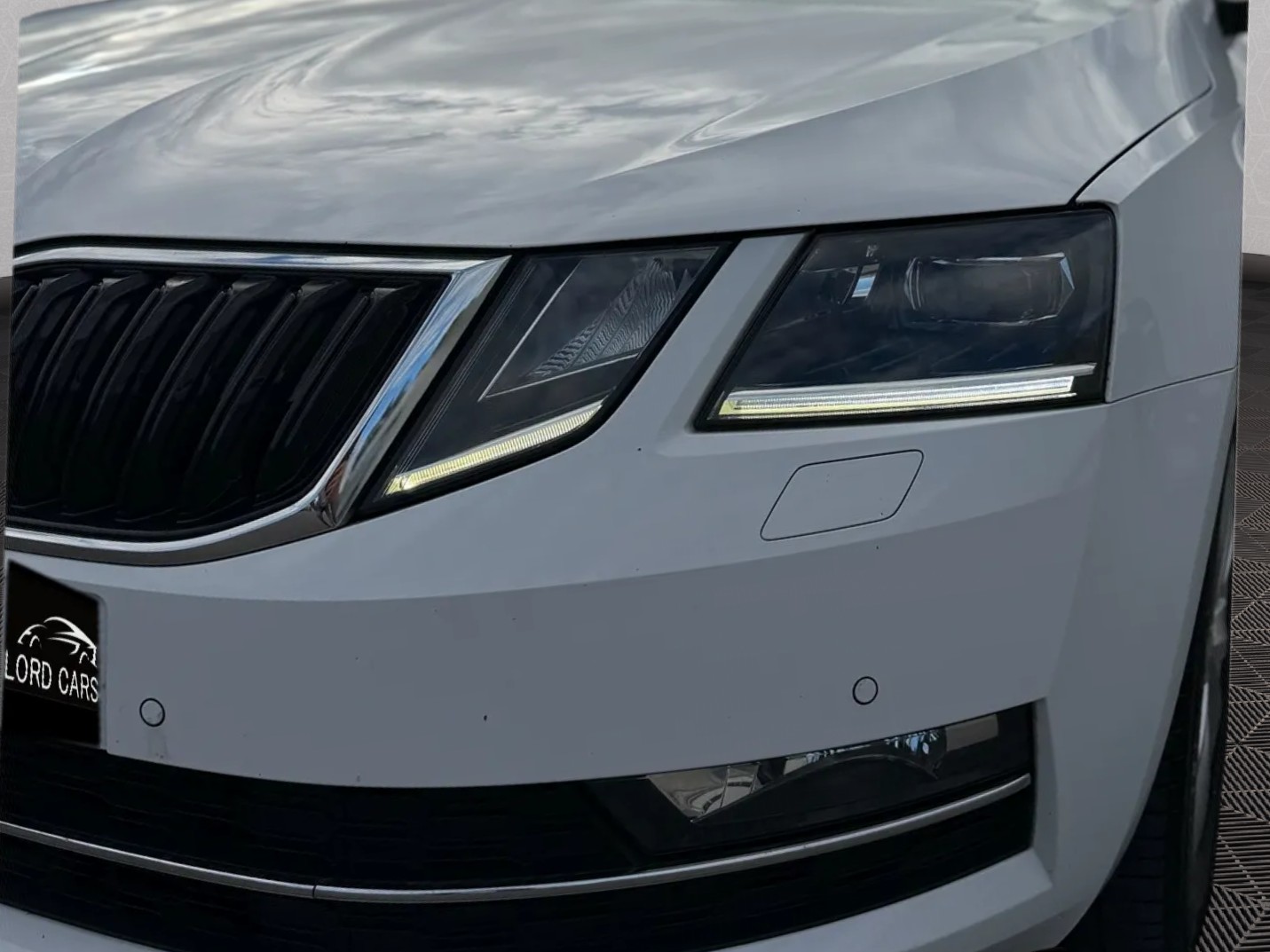 SKODA Octavia Combi 2.0 TDI Ambition DSG-image-9