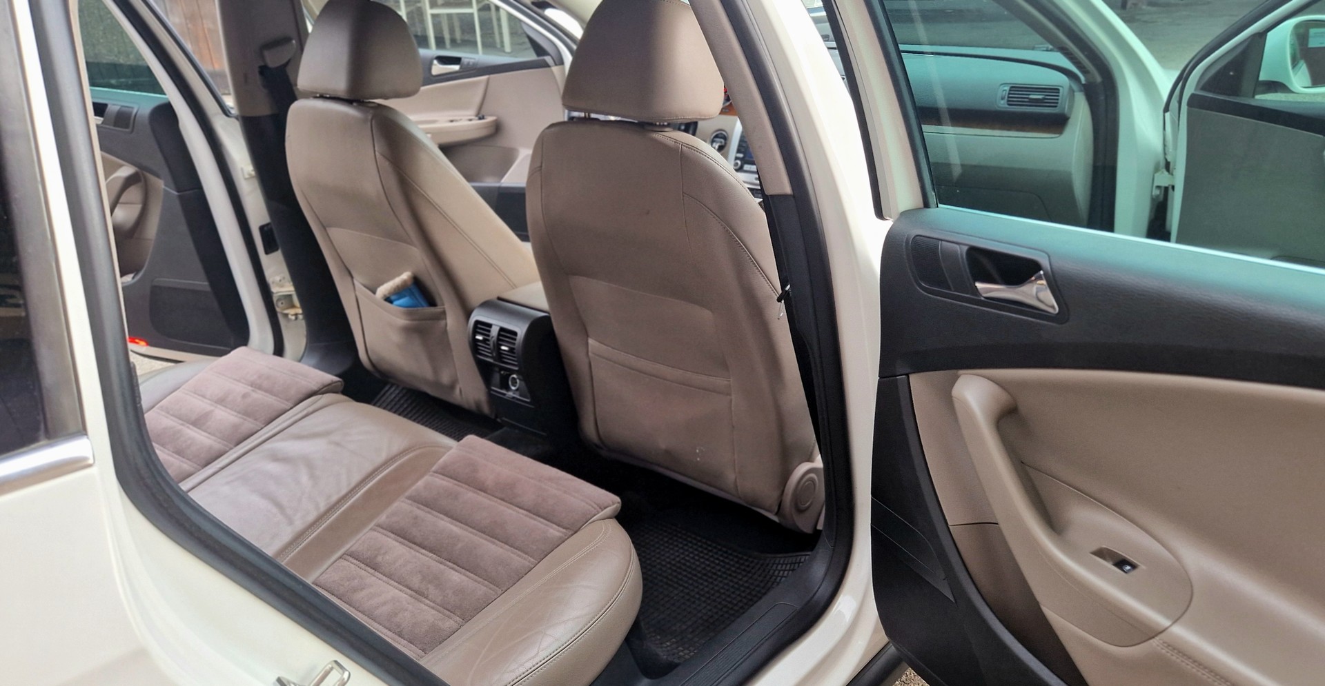 VW Passat Variant 3.2 V6 FSI Highline 4Motion-image-9