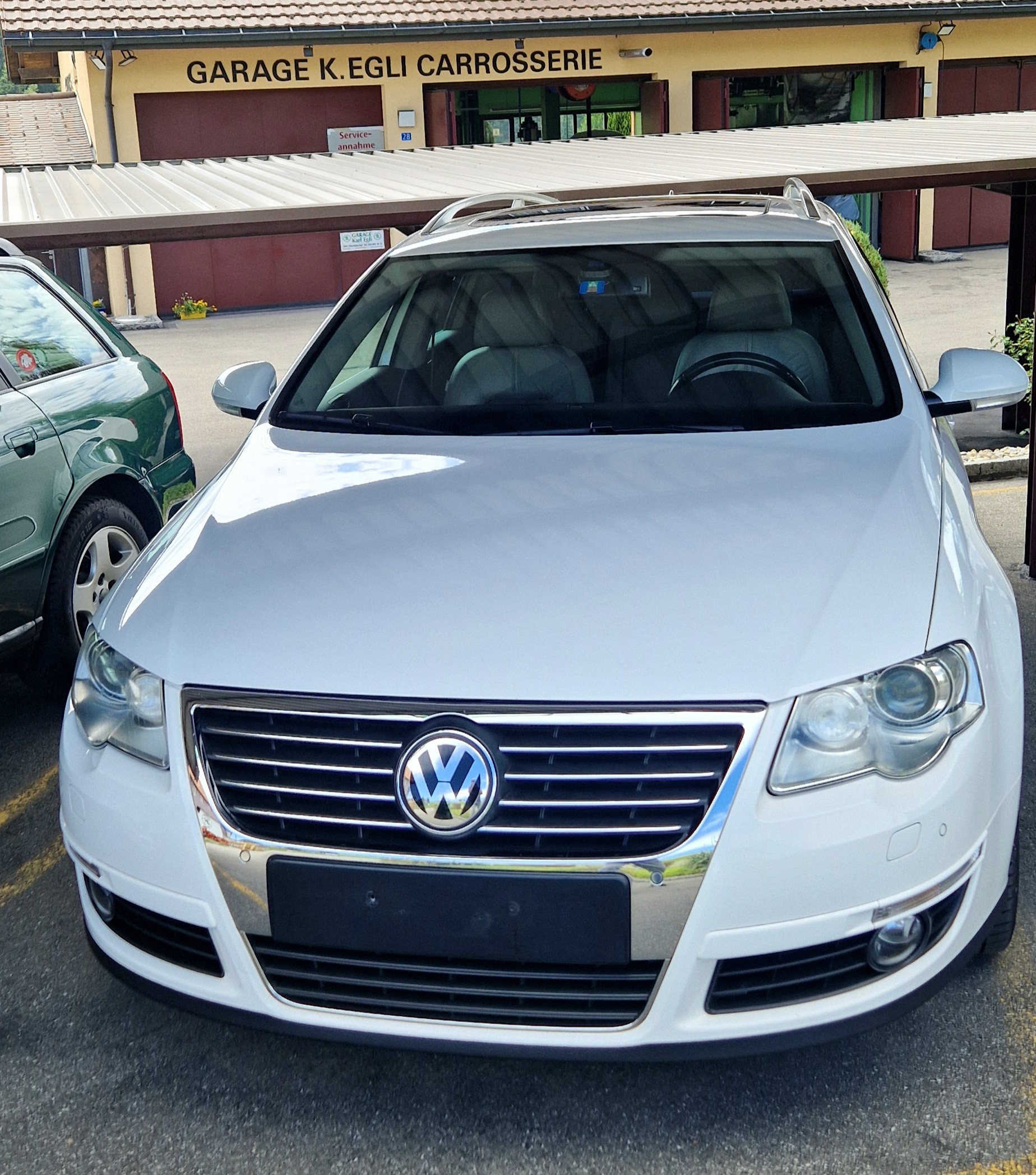 VW Passat Variant 3.2 V6 FSI Highline 4Motion-image-4