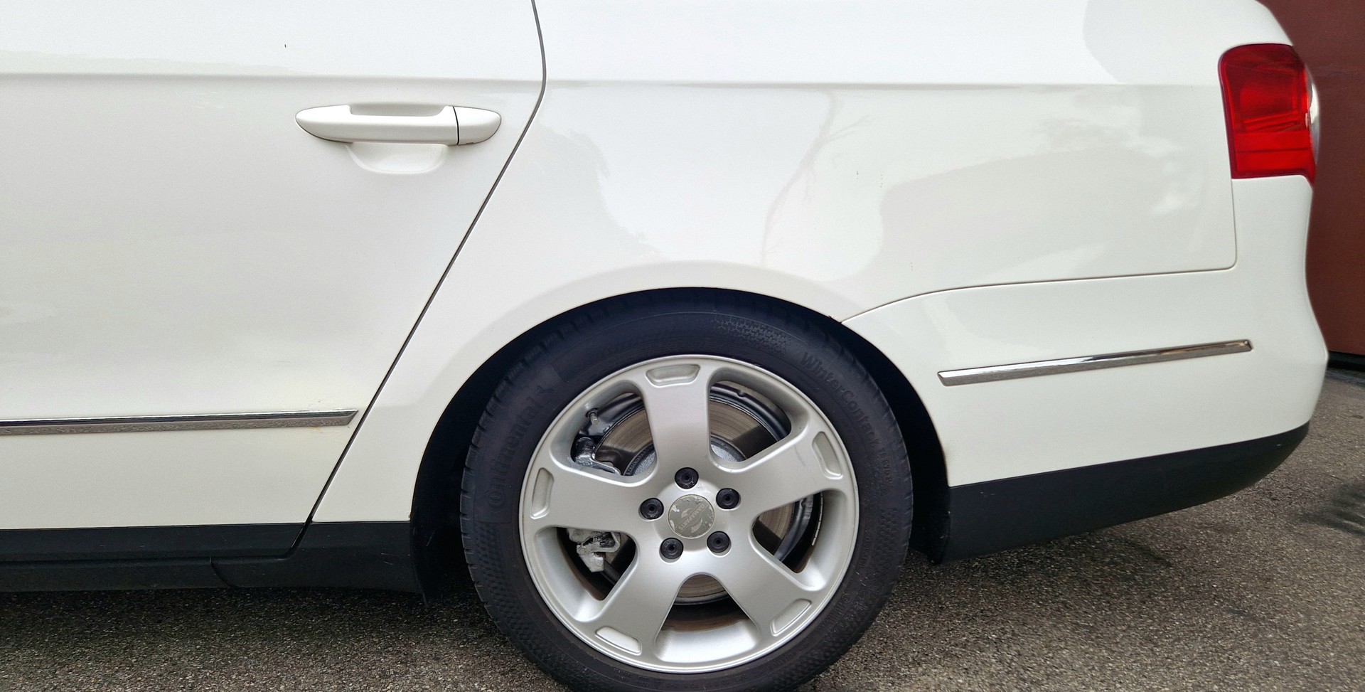VW Passat Variant 3.2 V6 FSI Highline 4Motion-image-14
