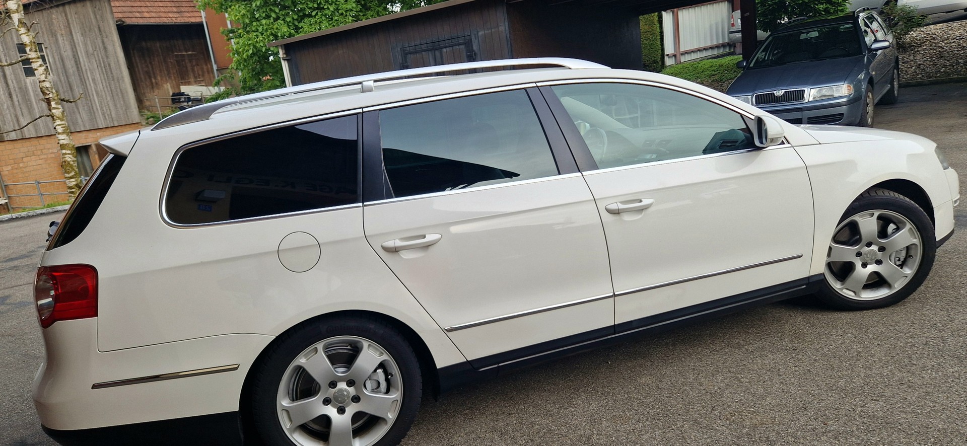 VW Passat Variant 3.2 V6 FSI Highline 4Motion-image-3