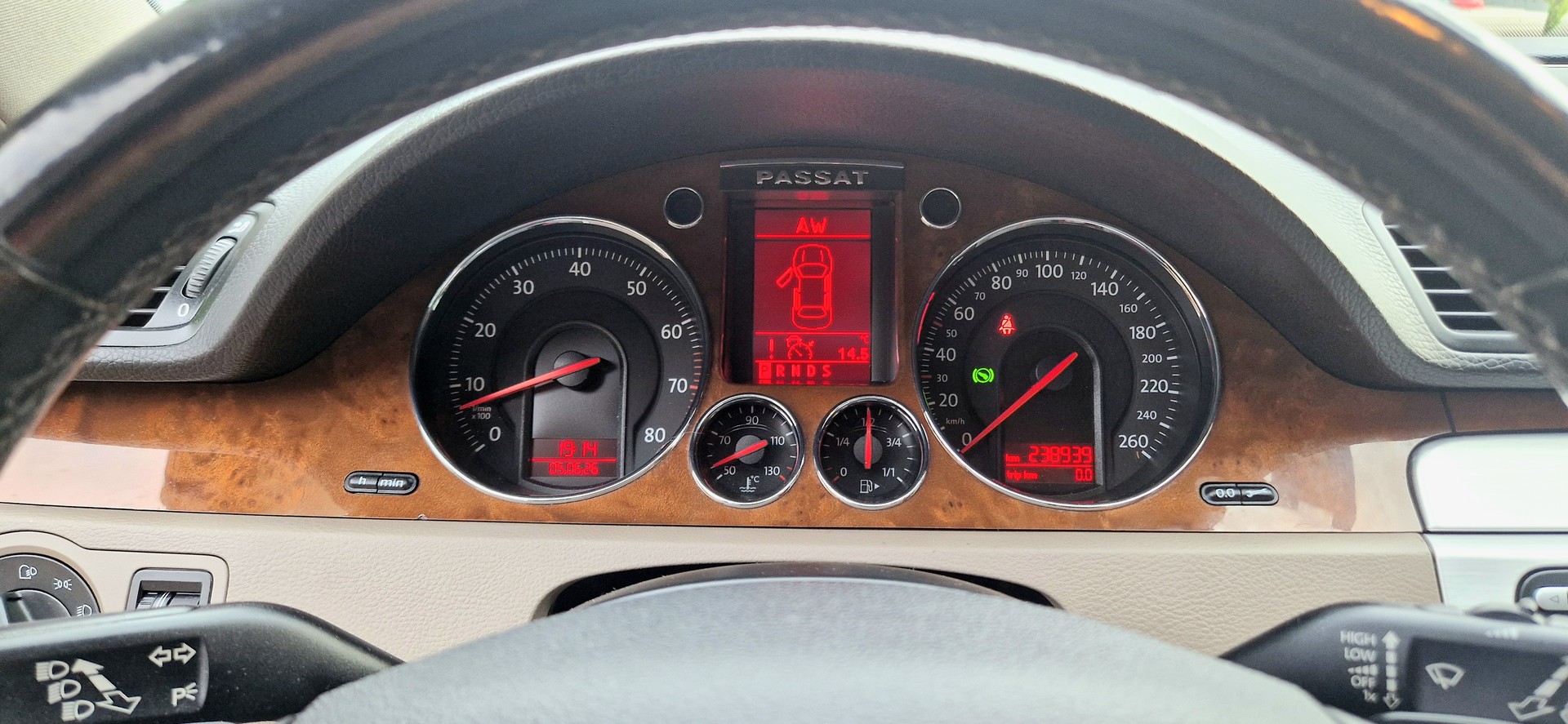 VW Passat Variant 3.2 V6 FSI Highline 4Motion-image-11