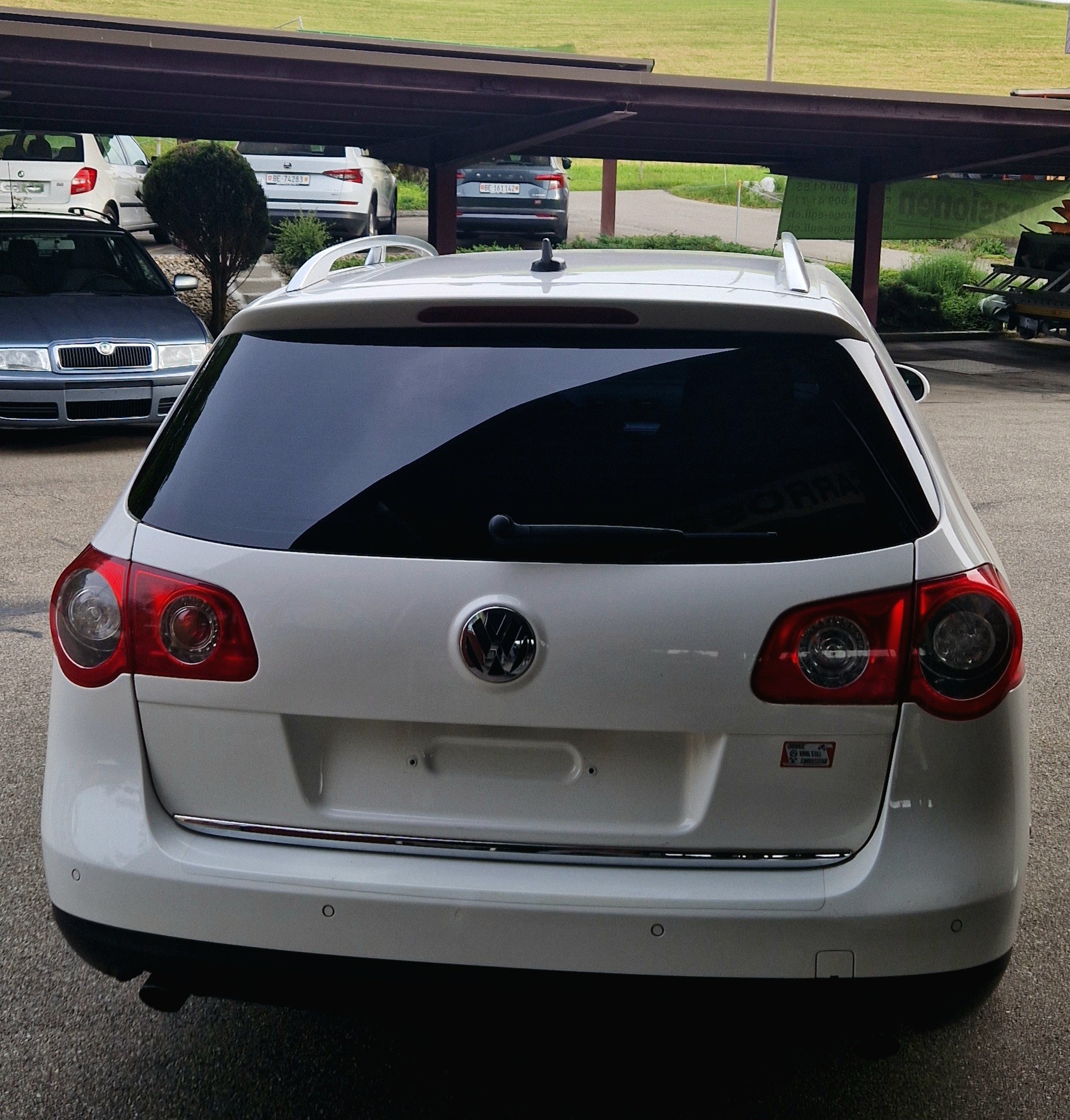 VW Passat Variant 3.2 V6 FSI Highline 4Motion-image-1