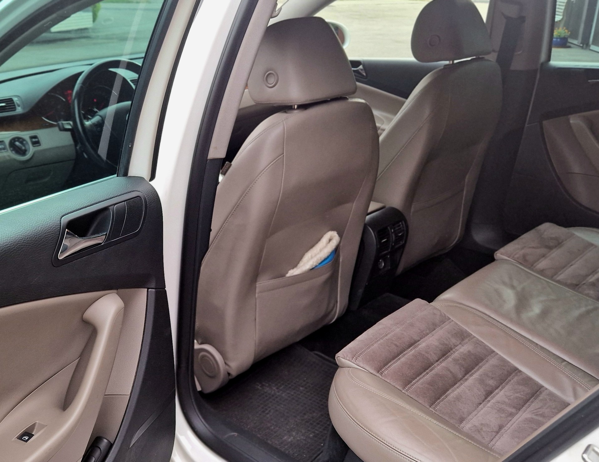 VW Passat Variant 3.2 V6 FSI Highline 4Motion-image-6