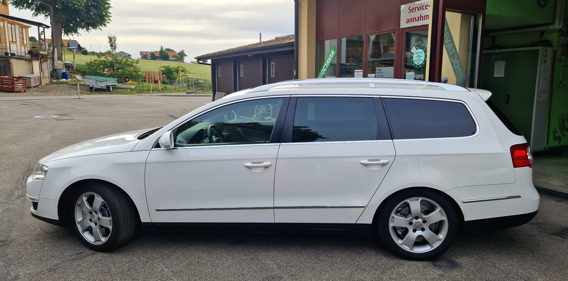 VW Passat Variant 3.2 V6 FSI Highline 4Motion-image-2