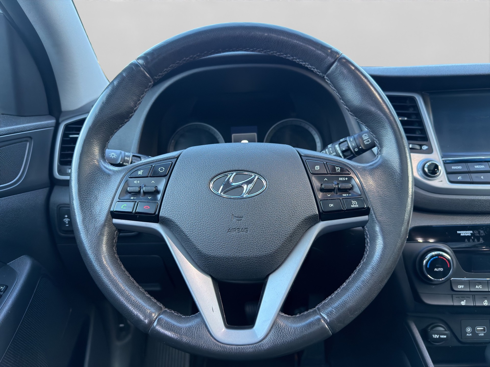 HYUNDAI Tucson 1.6 TGDI Plena 4WD Automatic-image-9