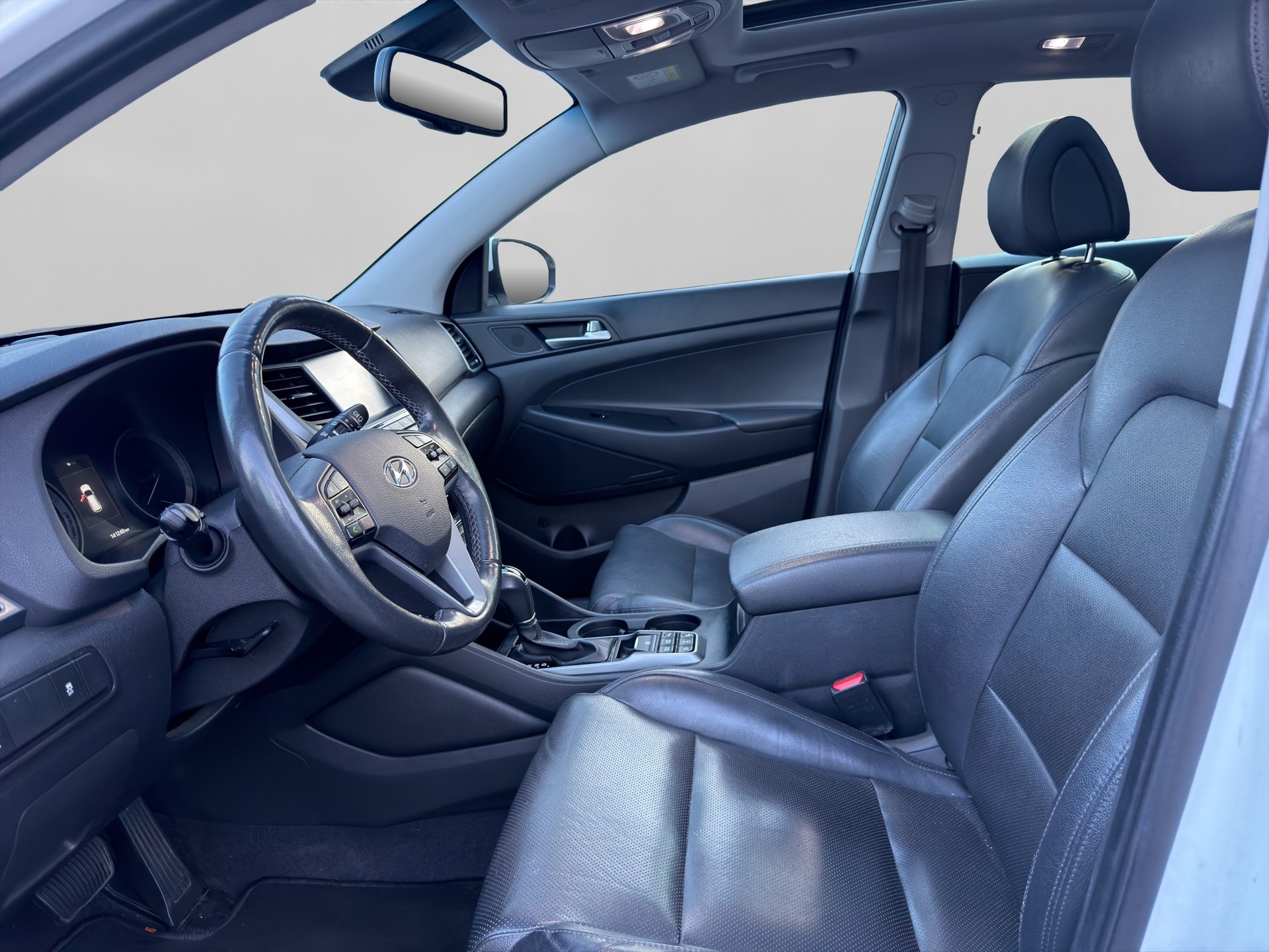HYUNDAI Tucson 1.6 TGDI Plena 4WD Automatic-image-8