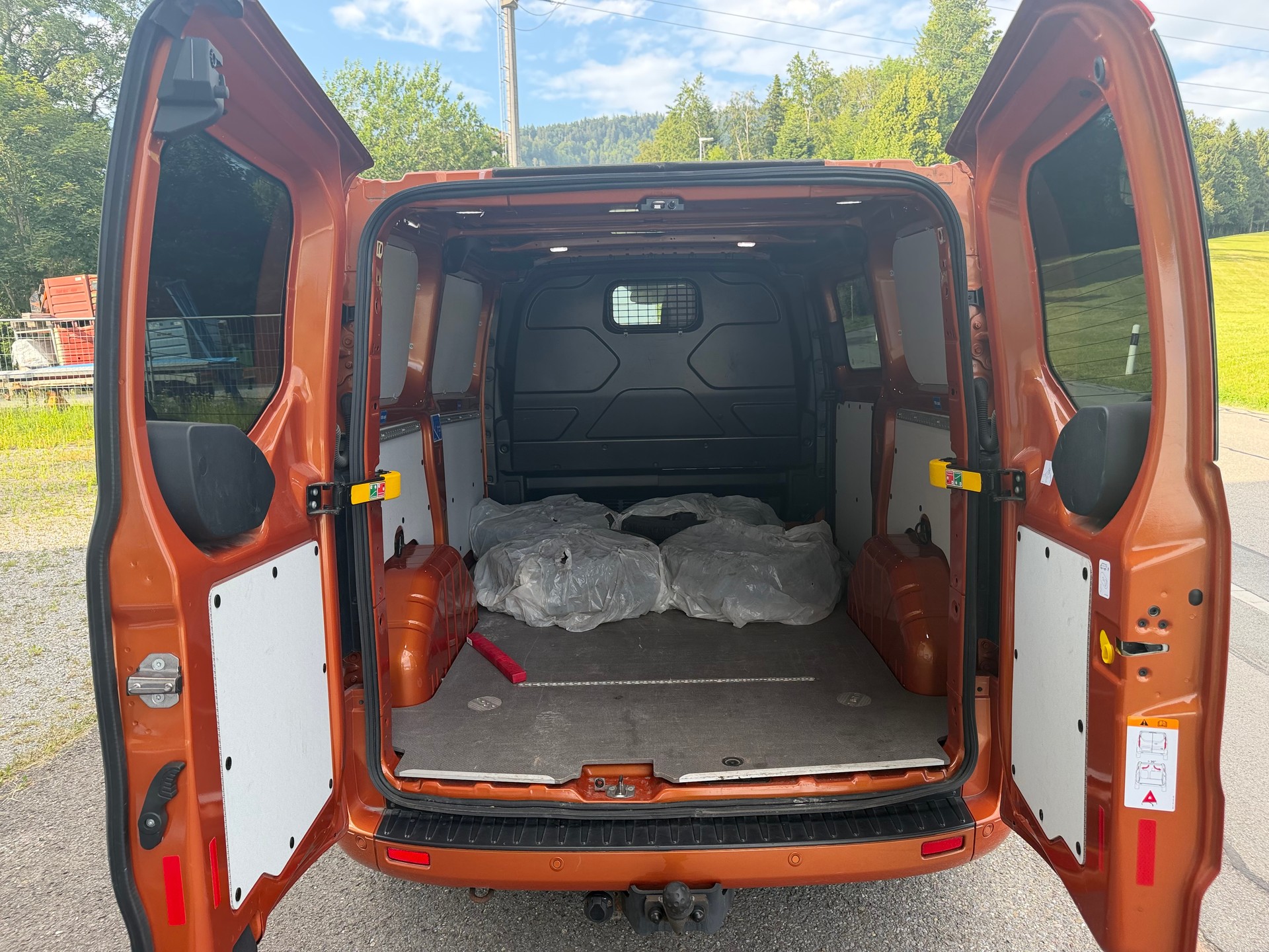 FORD Transit Custom Van 320 L1H1 Sport A-image-14
