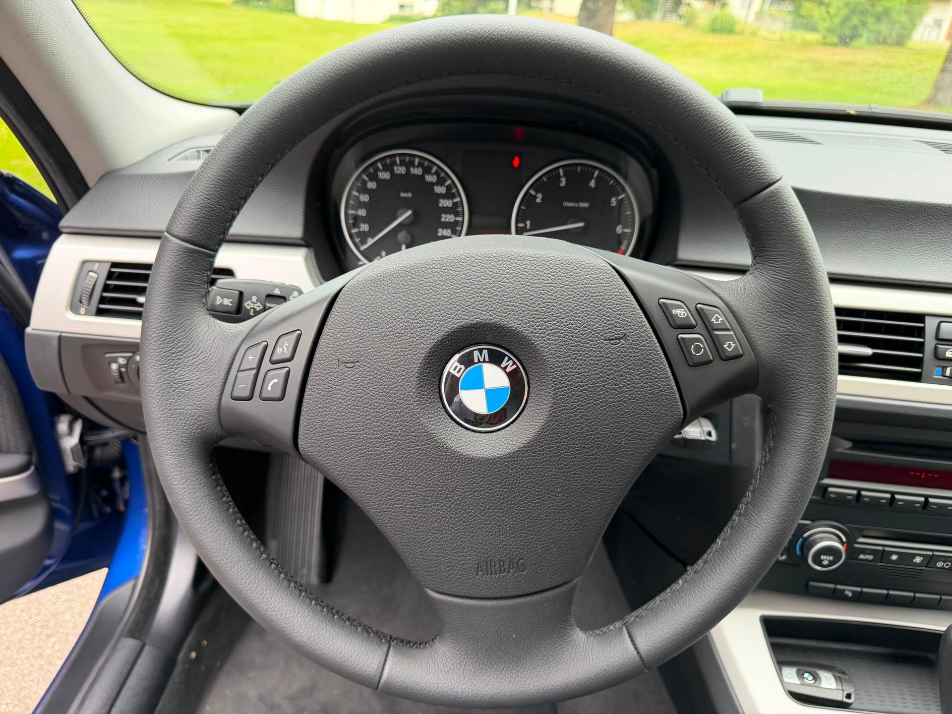 BMW 318i Steptronic-image-11