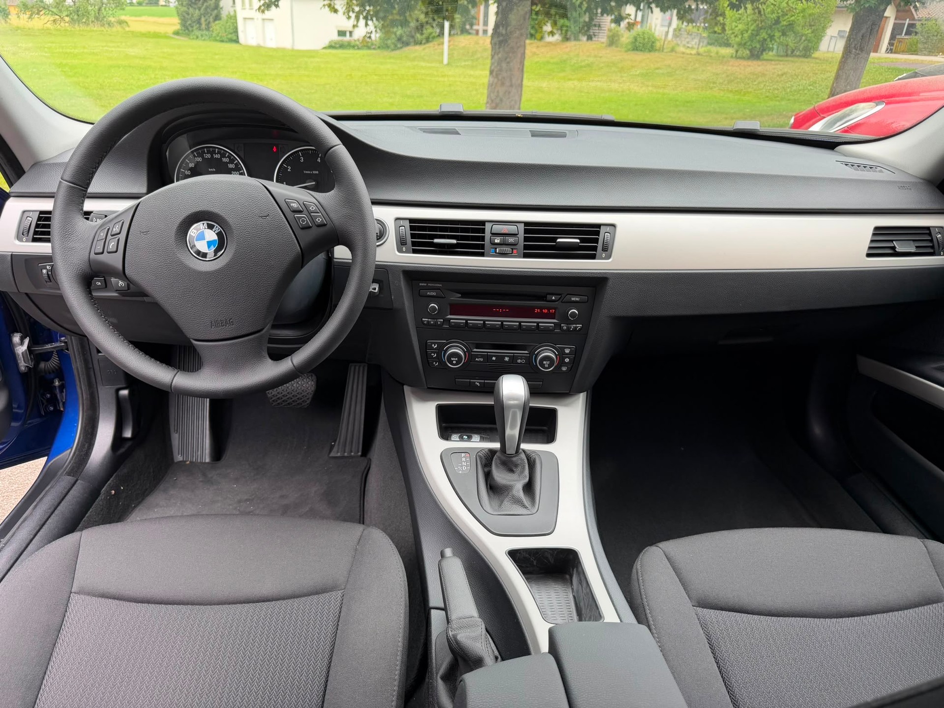 BMW 318i Steptronic-image-7
