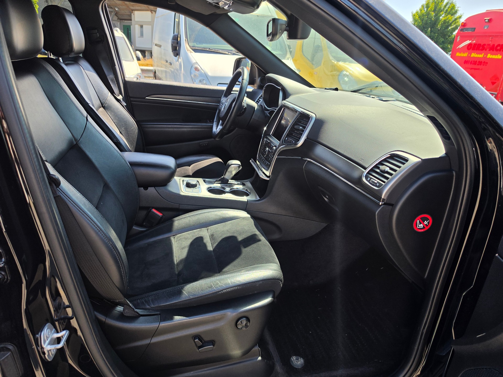 JEEP Grand Cherokee 3.0 CRD Night Eagle Automatic-image-10