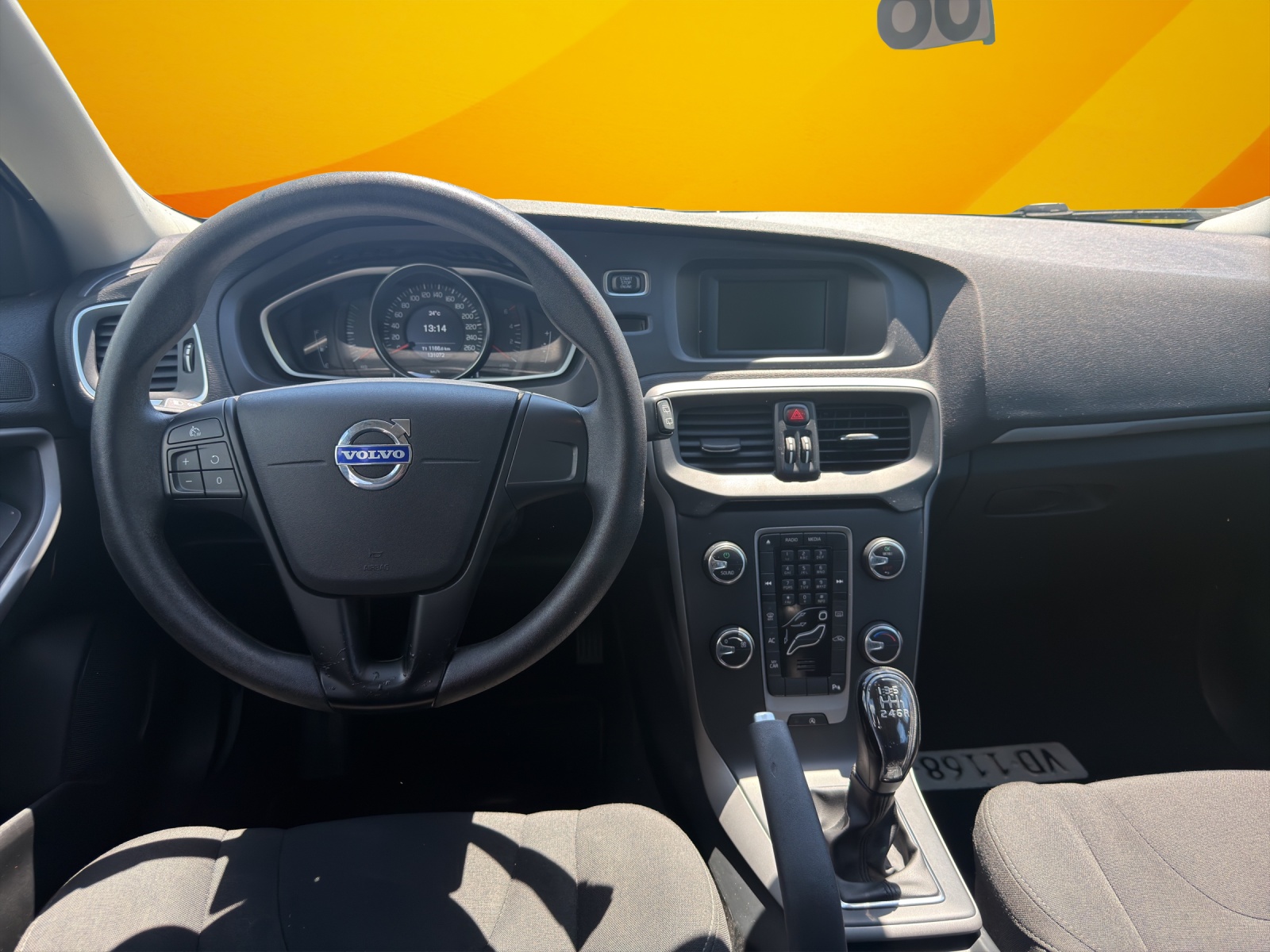 VOLVO V40 D3-image-8