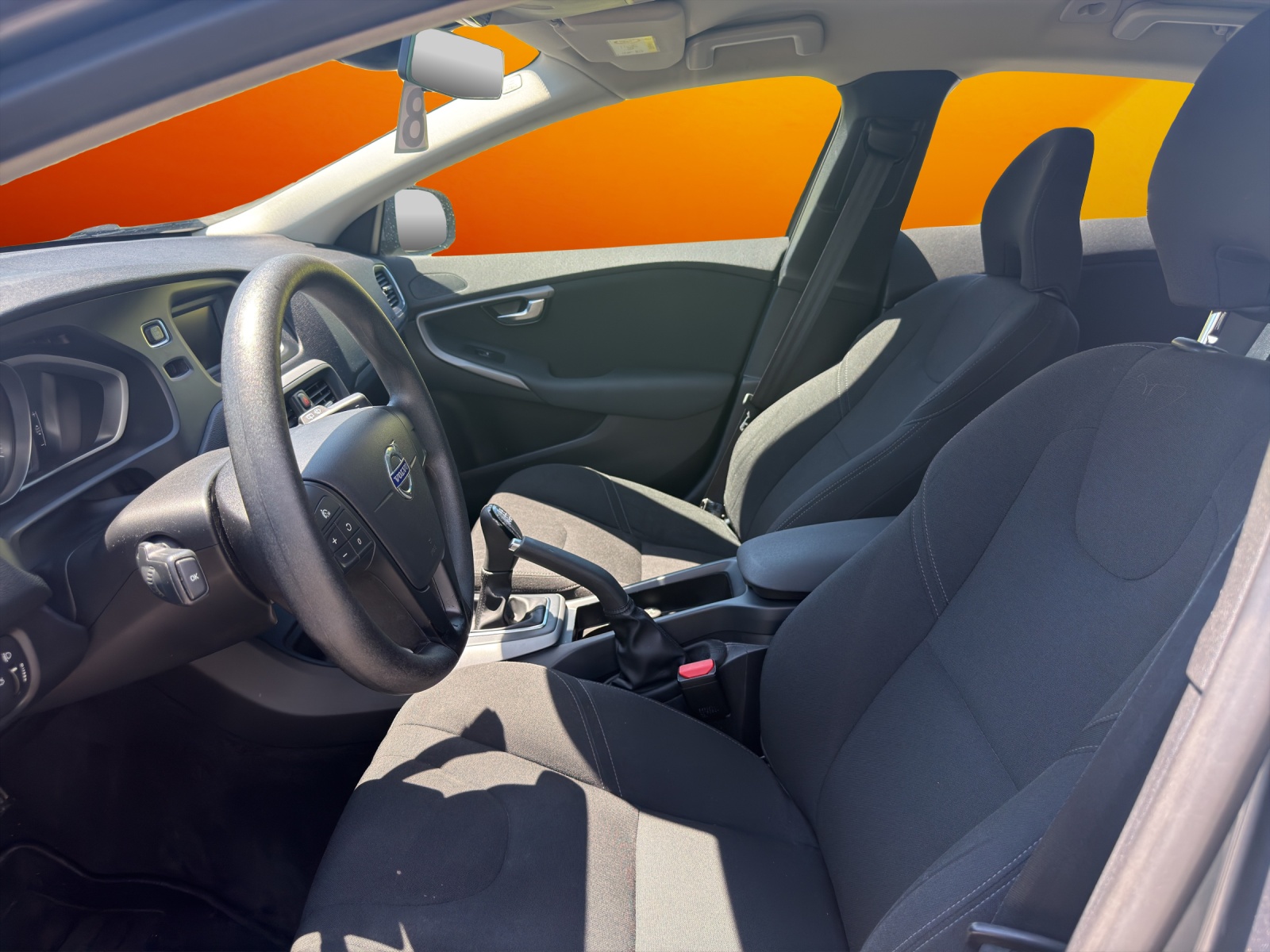 VOLVO V40 D3-image-9