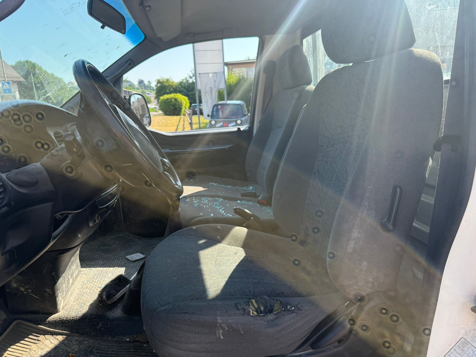 HYUNDAI H-1 Camionnette 2.5TDI-image-10