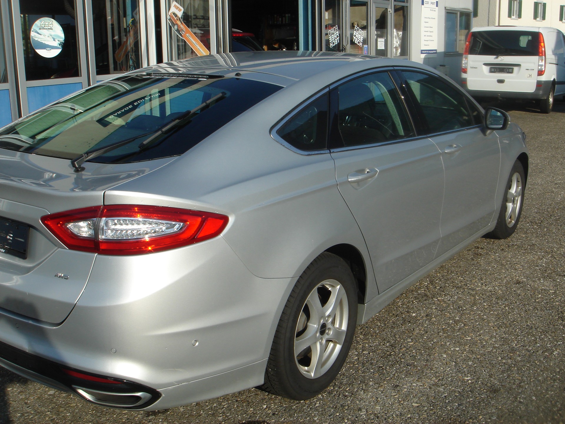 FORD Mondeo 2.0 TDCi Titanium AWD PowerShift-image-3