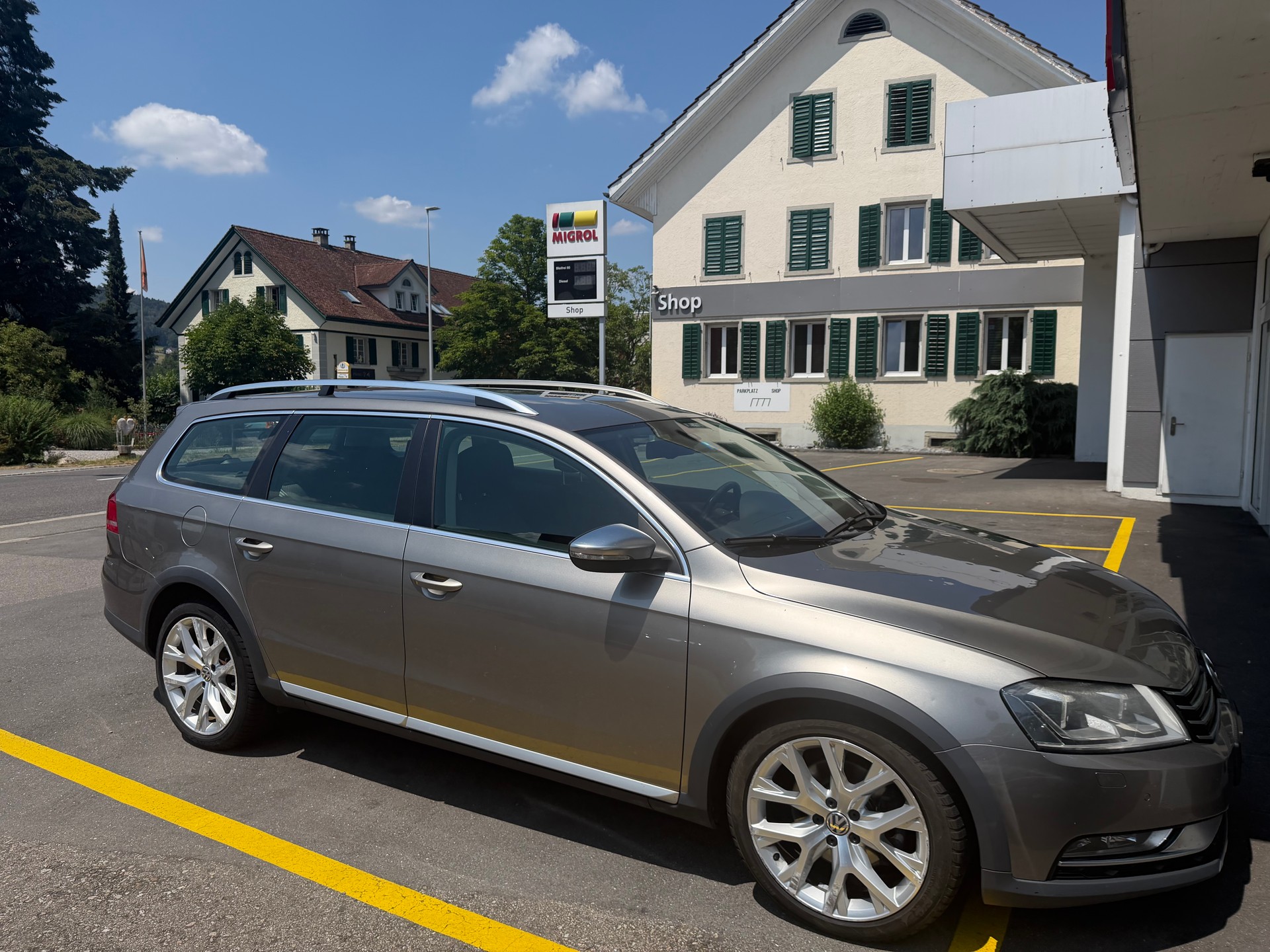 VW Passat Alltrack 2.0 TDI BlueMotion Technology-image-0