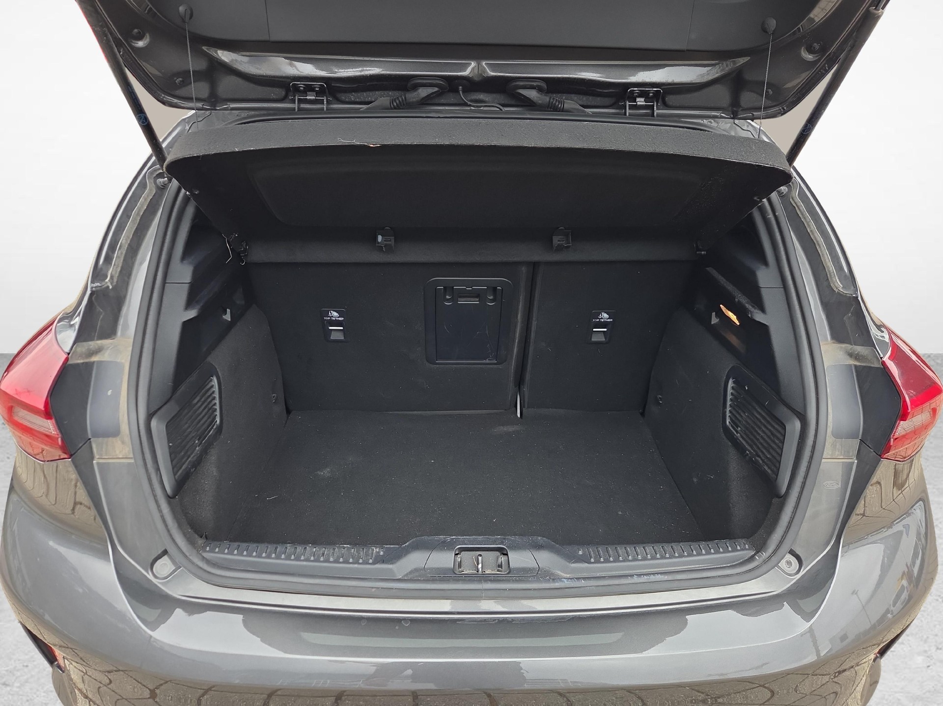 FORD Focus 1.0i EcoB Hybrid 155 ST-Line Style-image-11