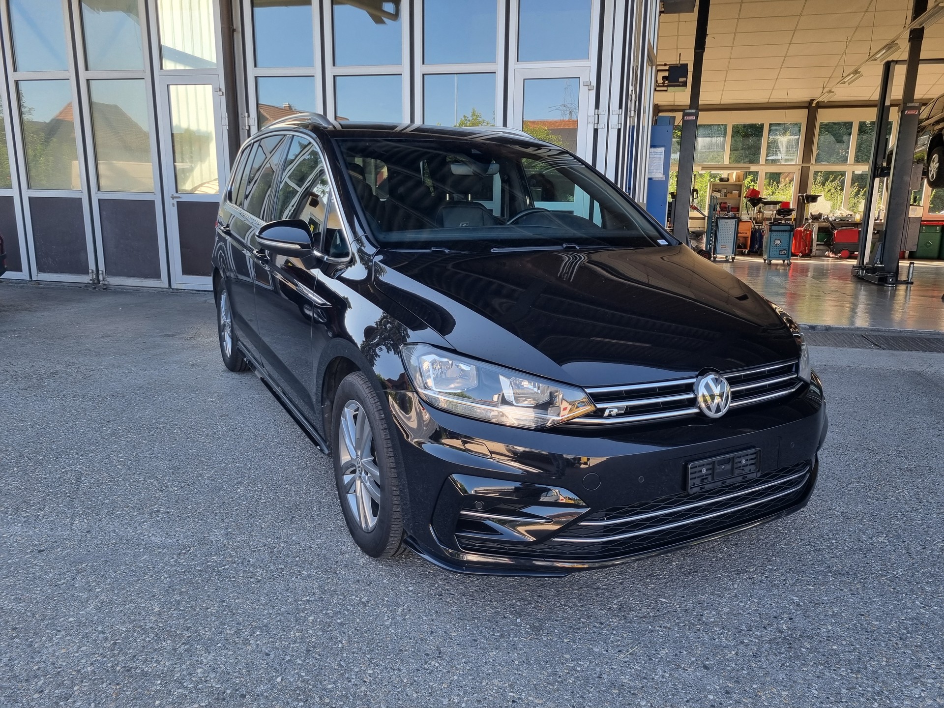 VW Touran 1.8 TSI BlueMotion Technology Highline DSG-image-1