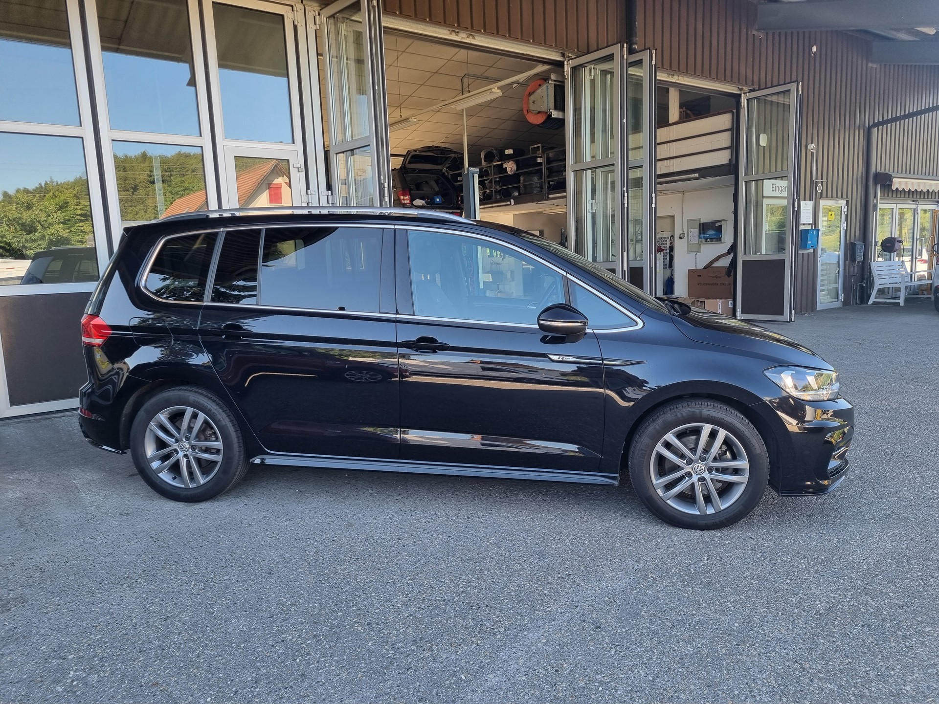 VW Touran 1.8 TSI BlueMotion Technology Highline DSG-image-2