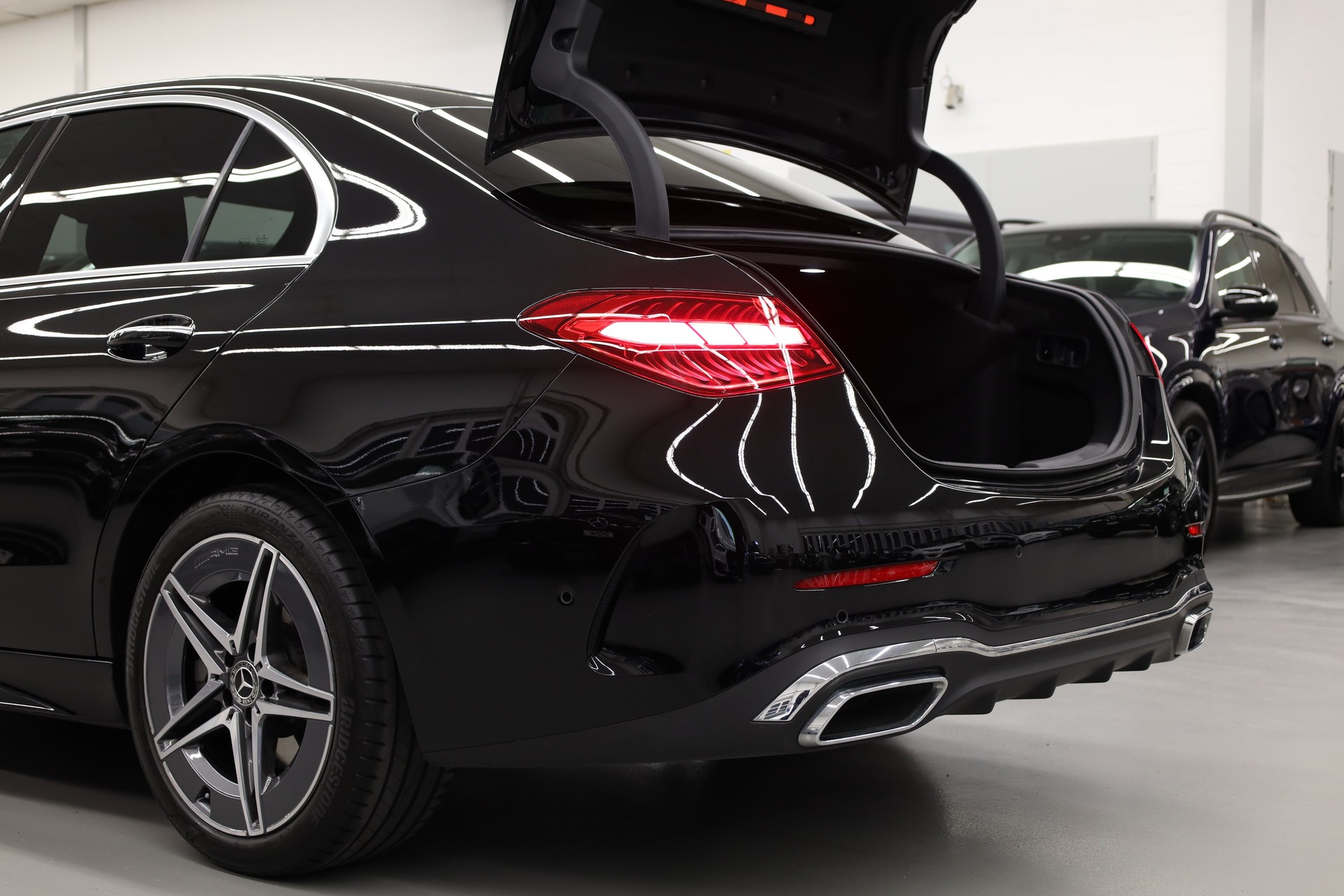 MERCEDES-BENZ C 200 AMG Line 4matic-image-11