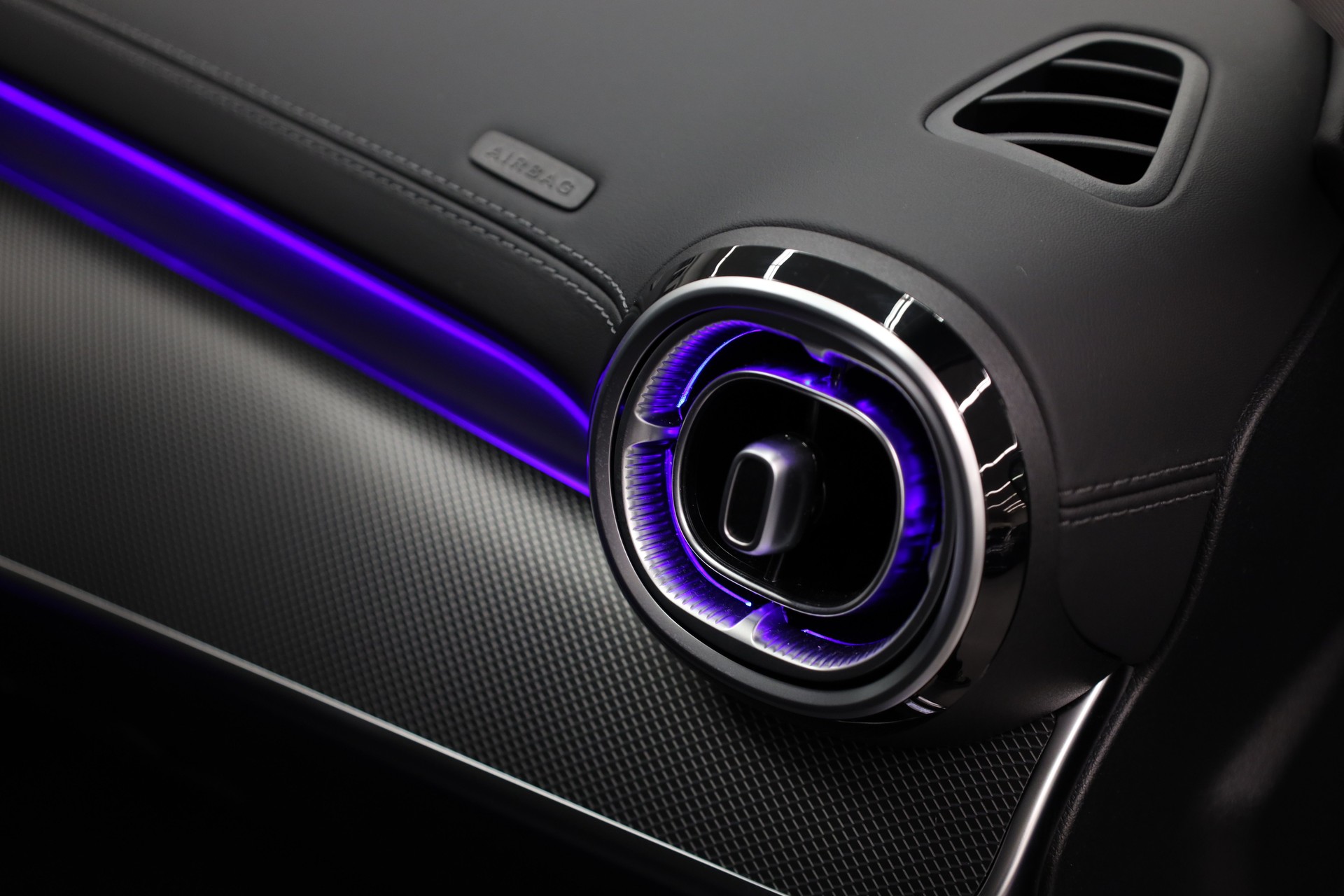 MERCEDES-BENZ C 200 AMG Line 4matic-image-23