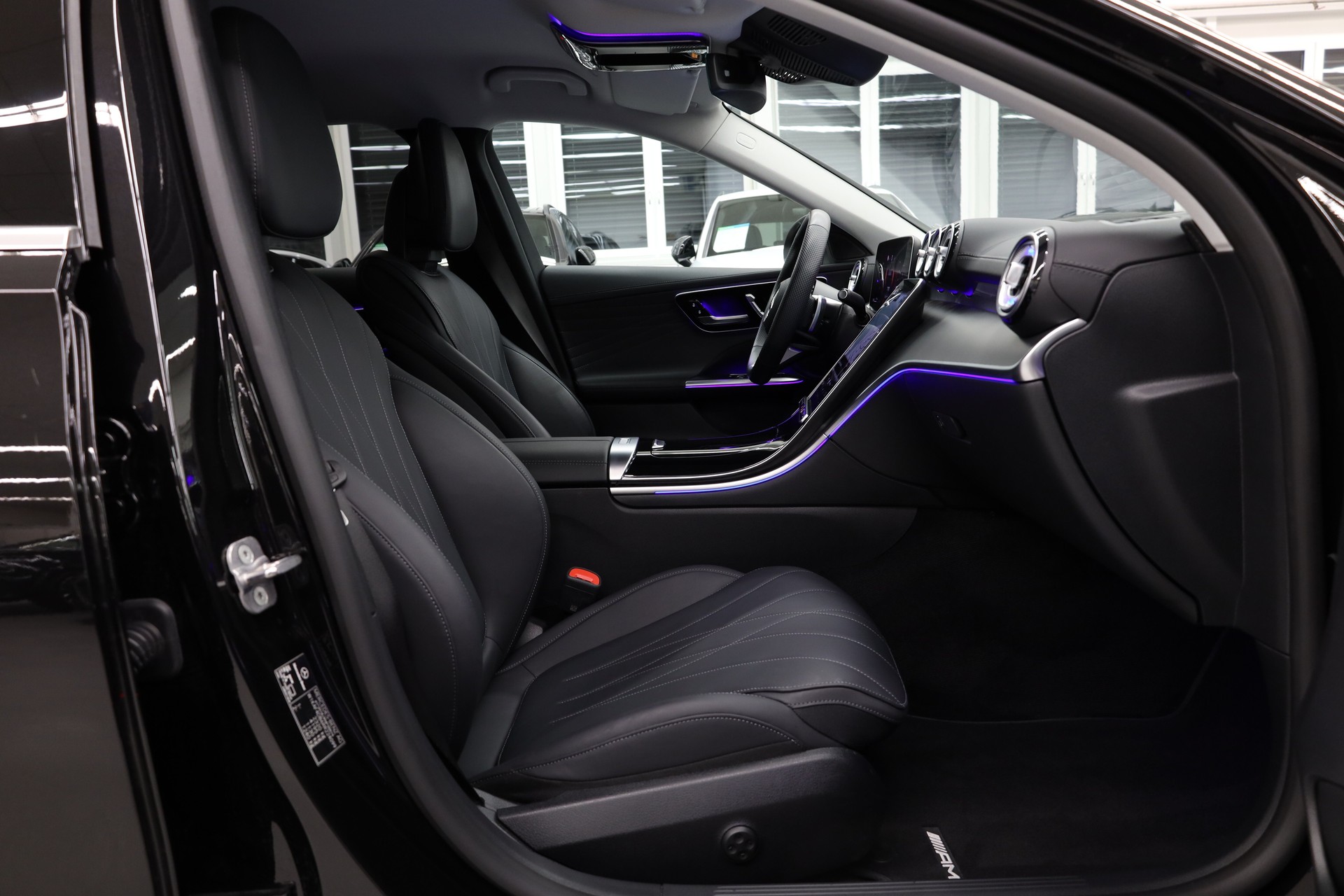MERCEDES-BENZ C 200 AMG Line 4matic-image-16