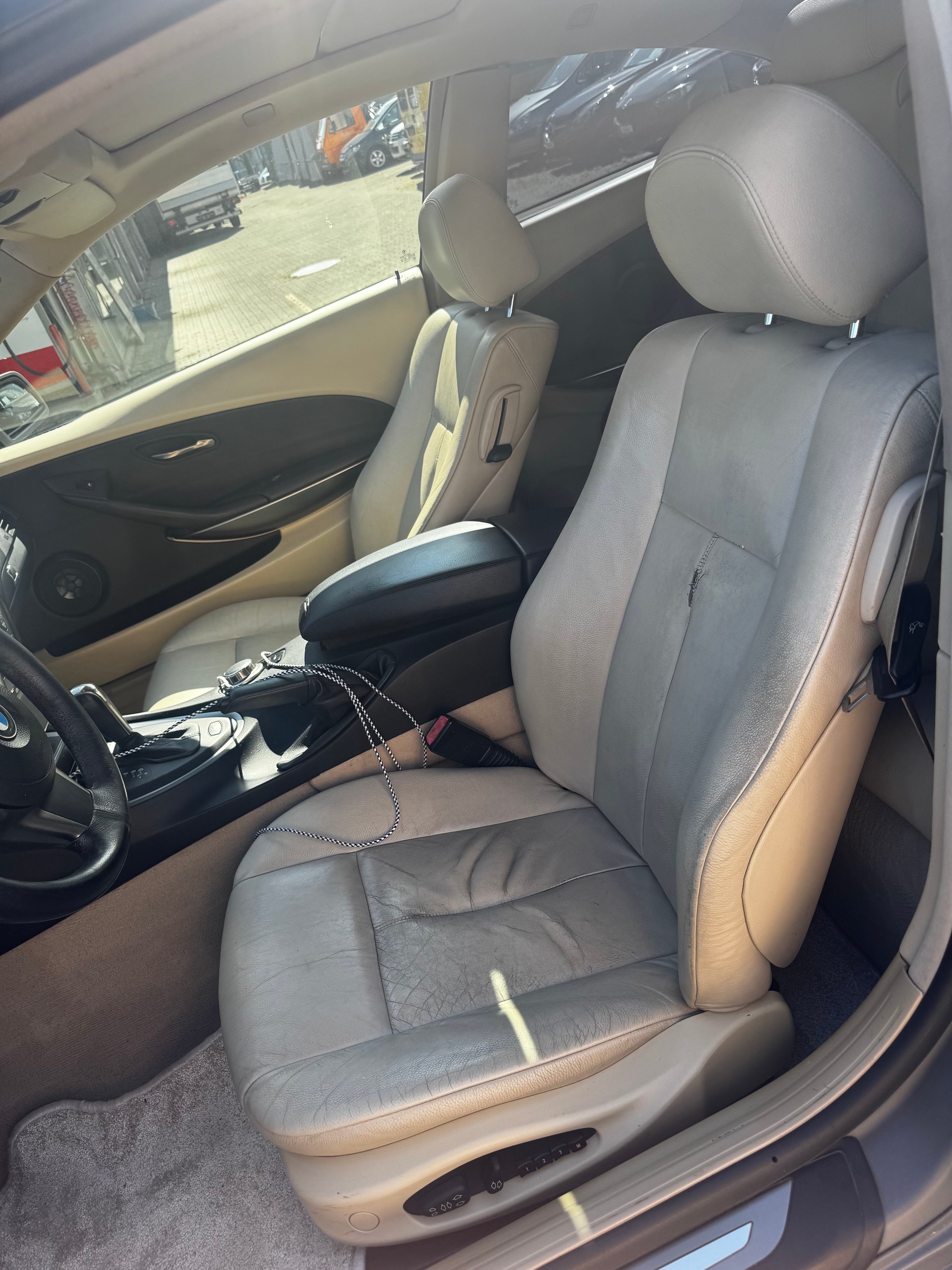 BMW 630i-image-5