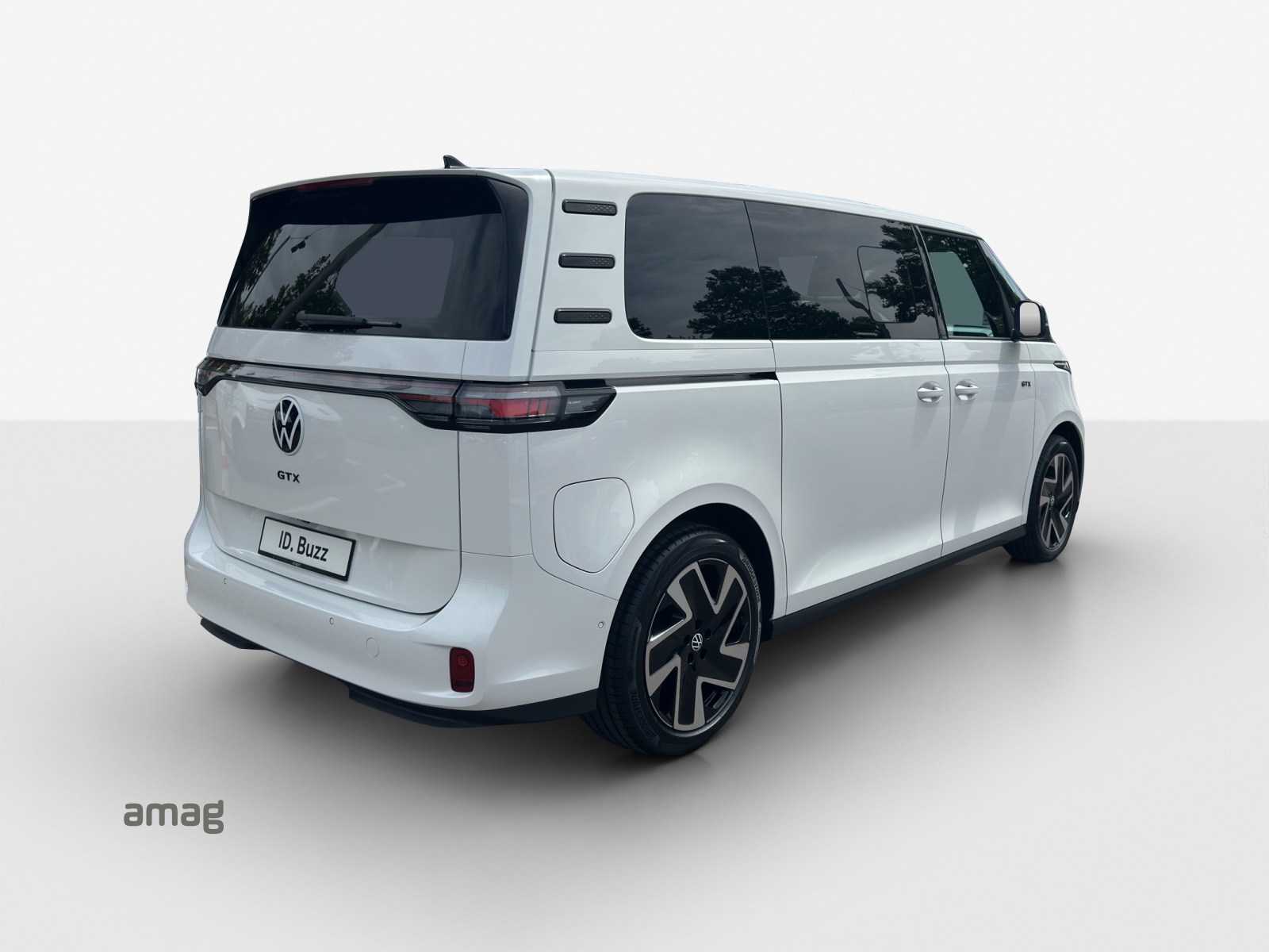 VW ID.Buzz LWB GTX 4 Motion-image-4