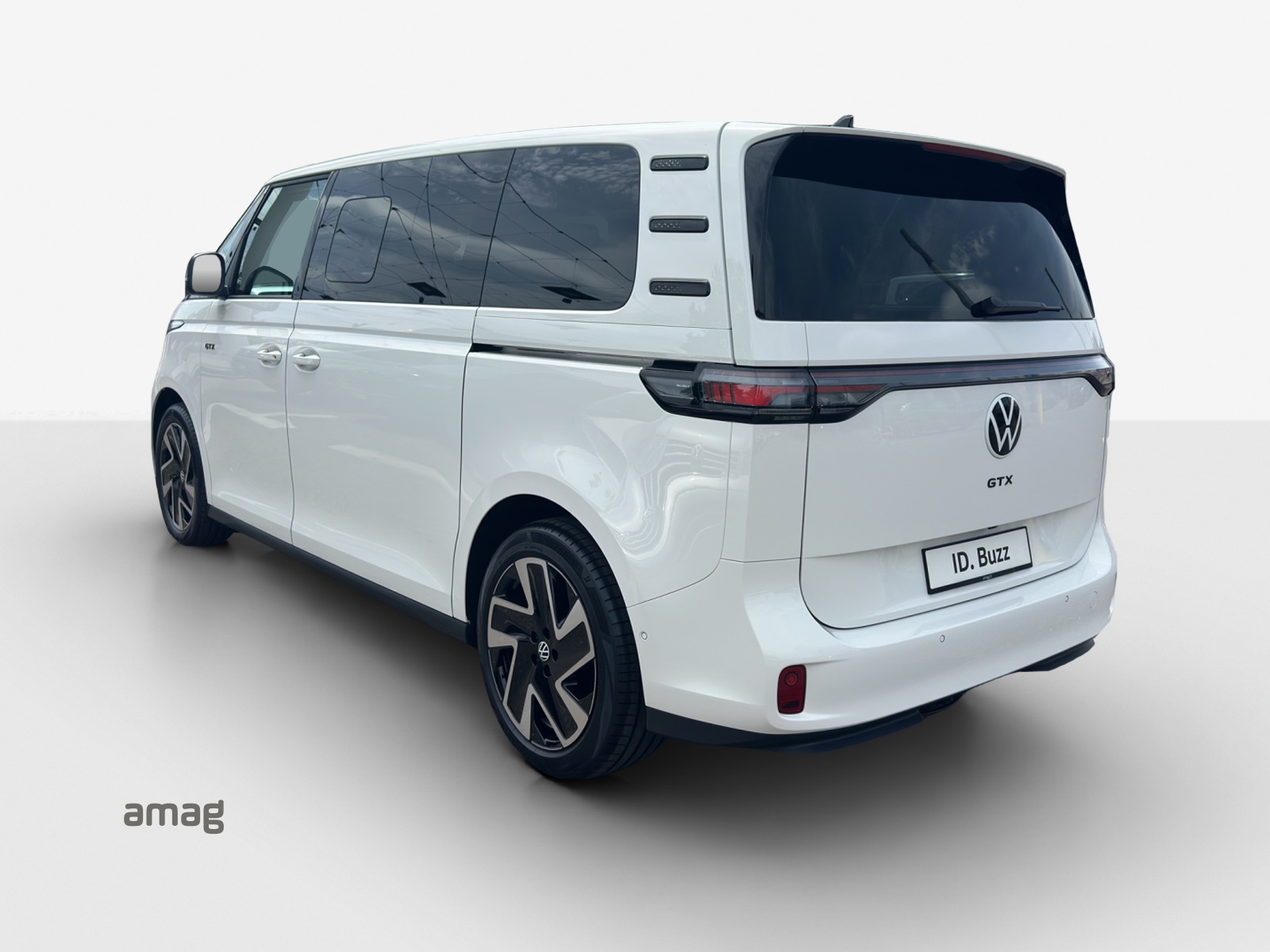 VW ID.Buzz LWB GTX 4 Motion-image-2
