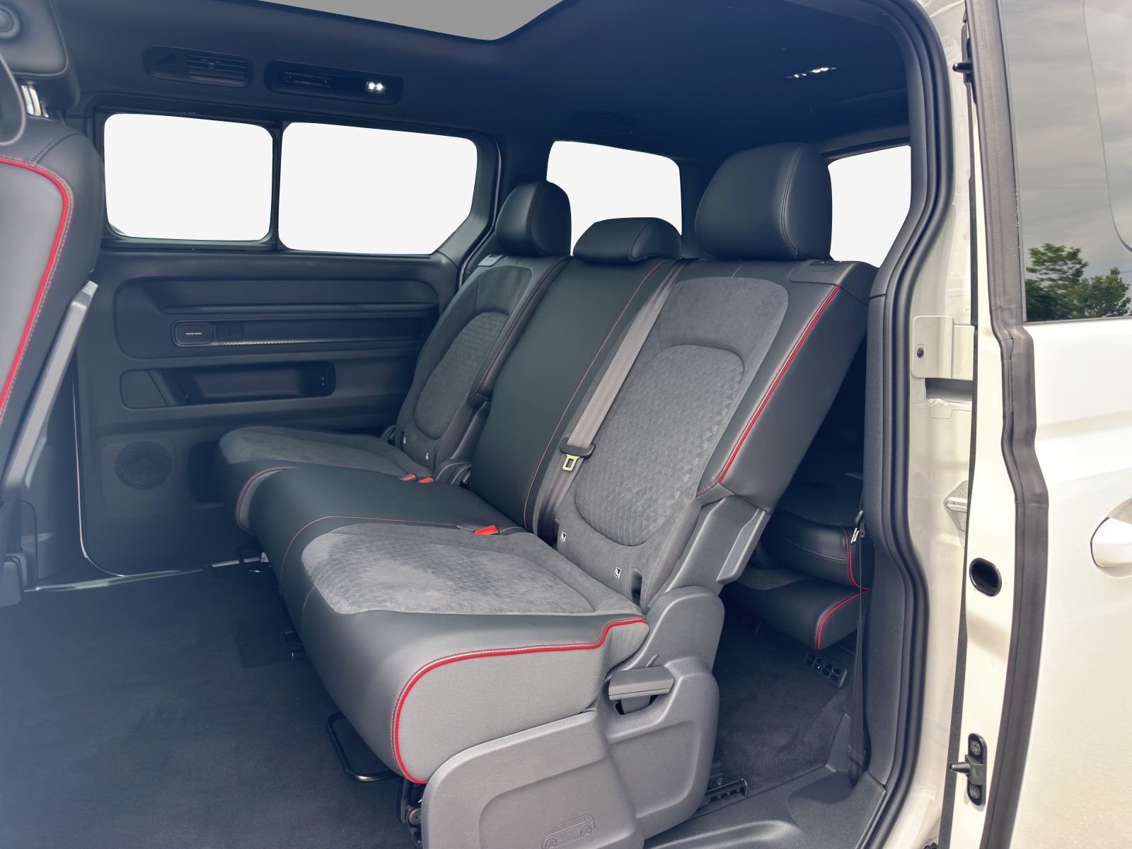 VW ID.Buzz LWB GTX 4 Motion-image-11