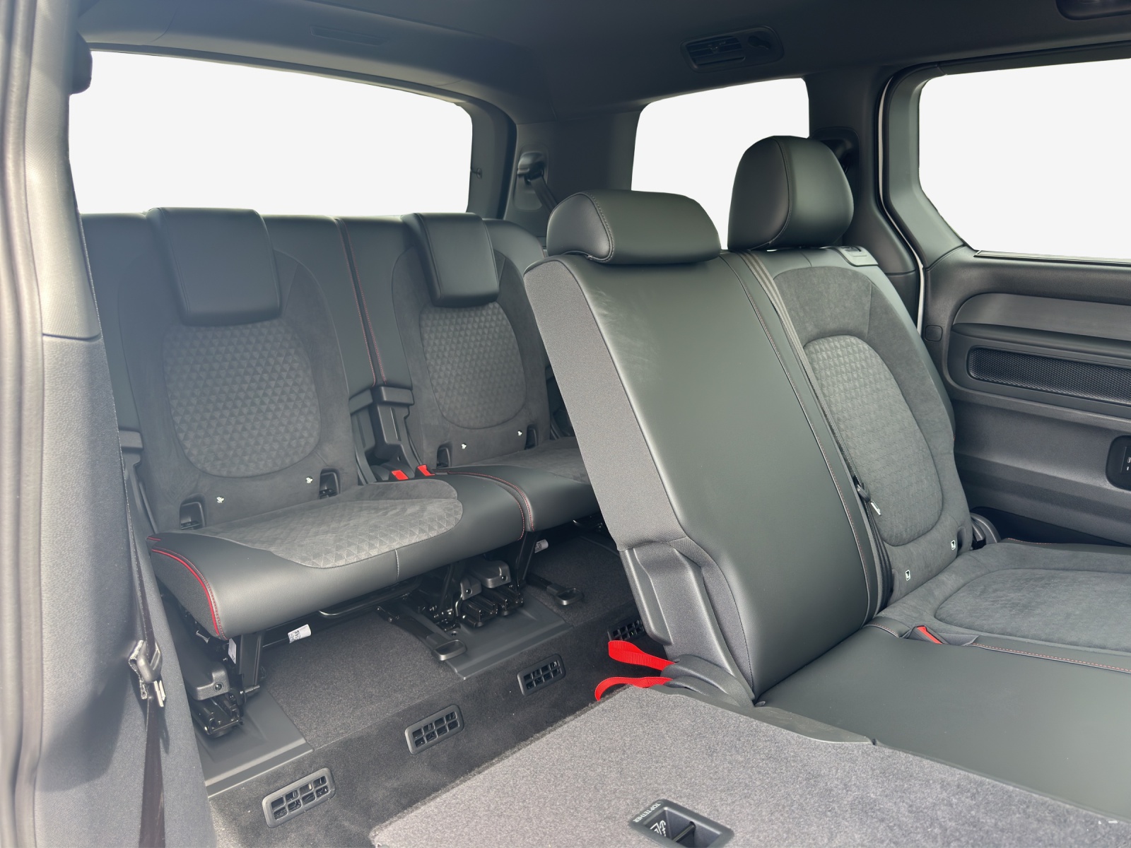 VW ID.Buzz LWB GTX 4 Motion-image-14