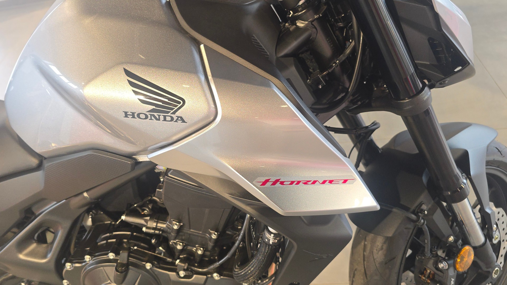 HONDA CB 750 Hornet-image-5