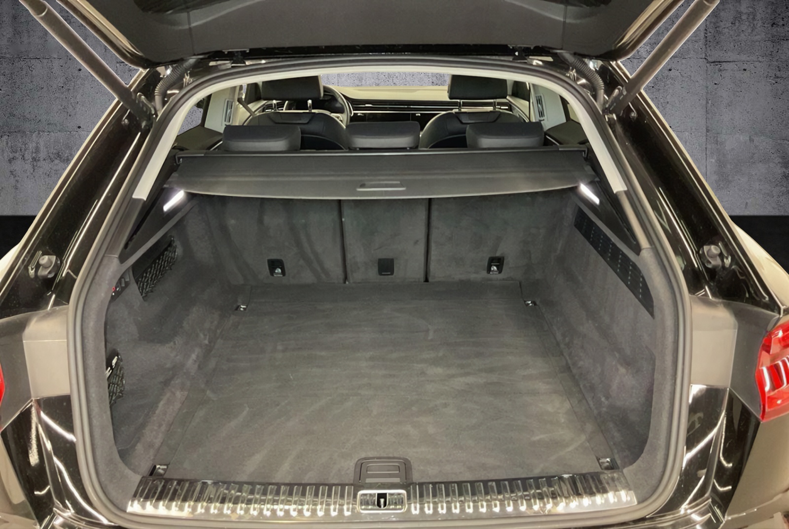 AUDI Q8 55 TFSI quattro tiptronic-image-7