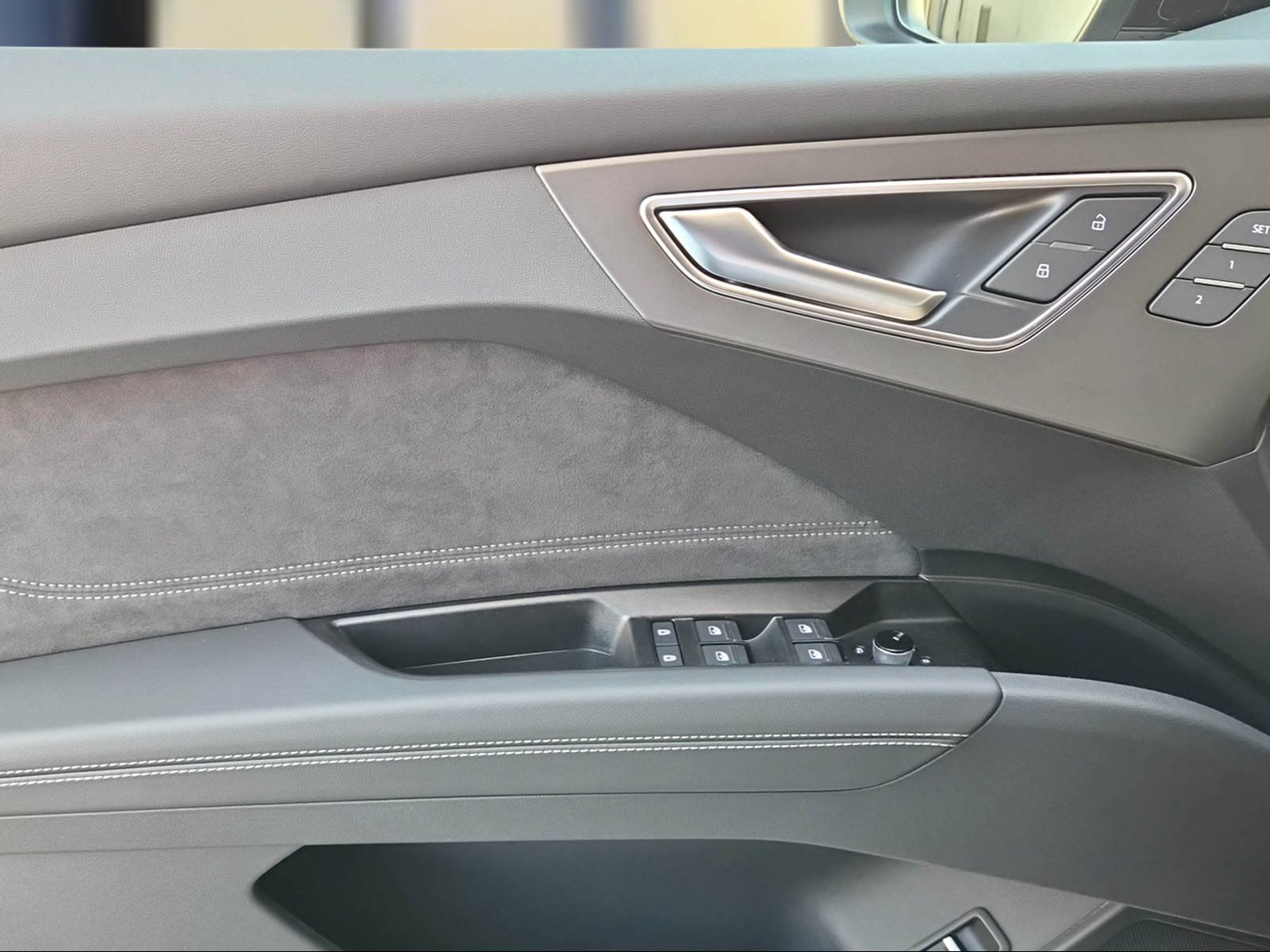 AUDI Q4 Sportback e-tron quattro performance Edition Swiss Ski Gletscherweiss Metallic-image-14