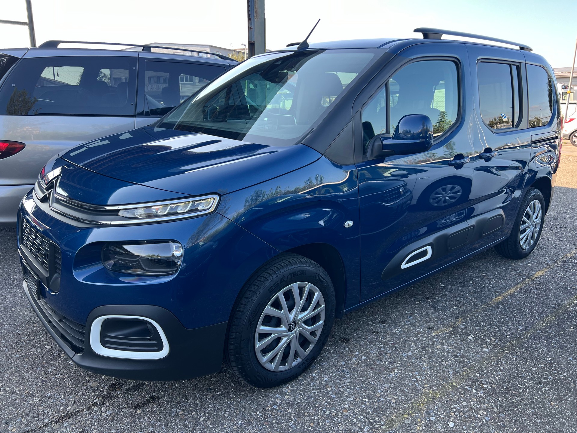 CITROEN Berlingo 1.2i PureTech Feel EAT8 Automatic-image-10