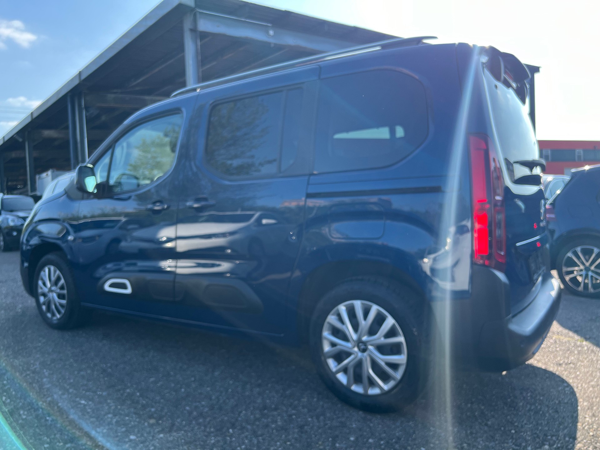 CITROEN Berlingo 1.2i PureTech Feel EAT8 Automatic-image-8