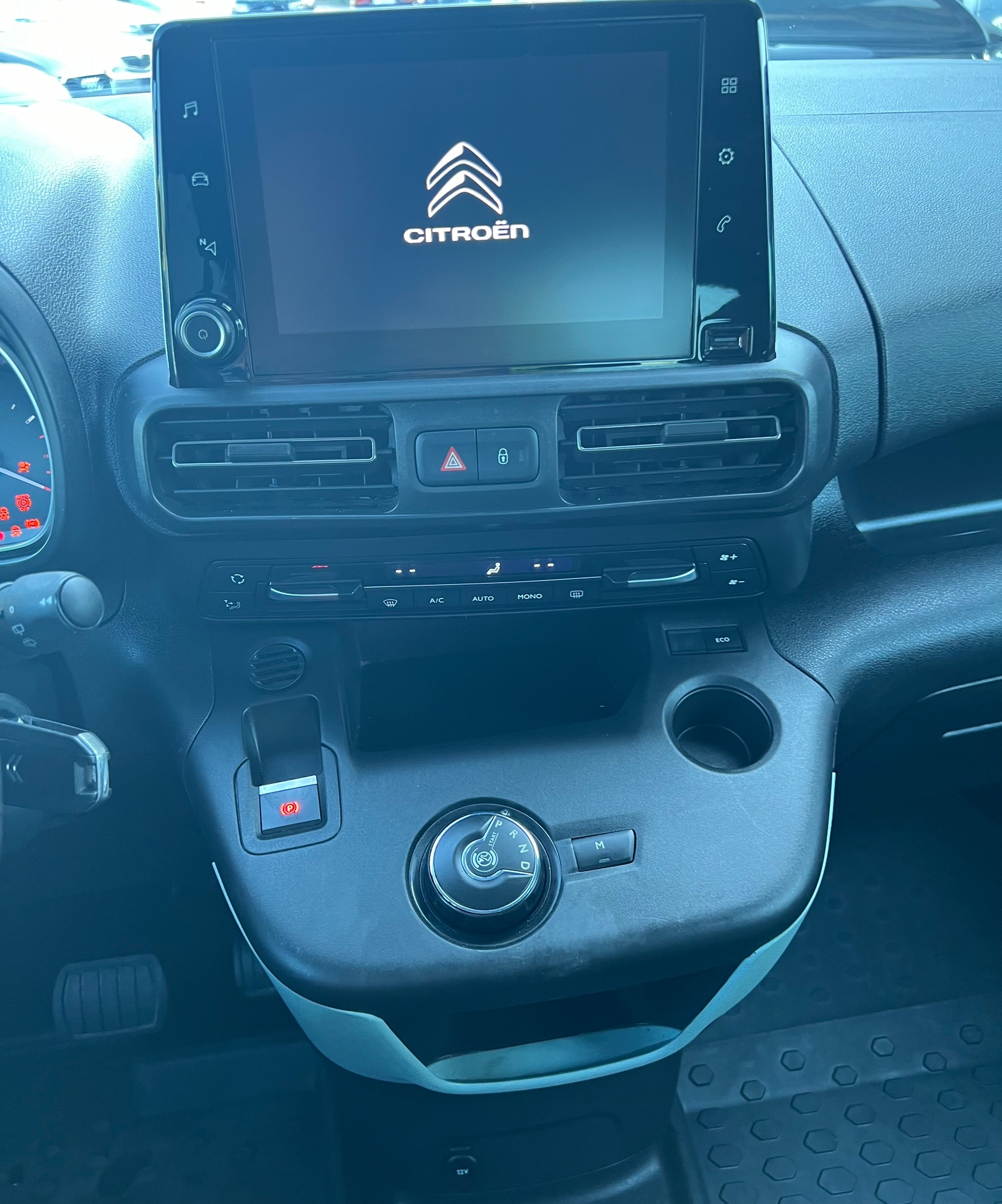CITROEN Berlingo 1.2i PureTech Feel EAT8 Automatic-image-6