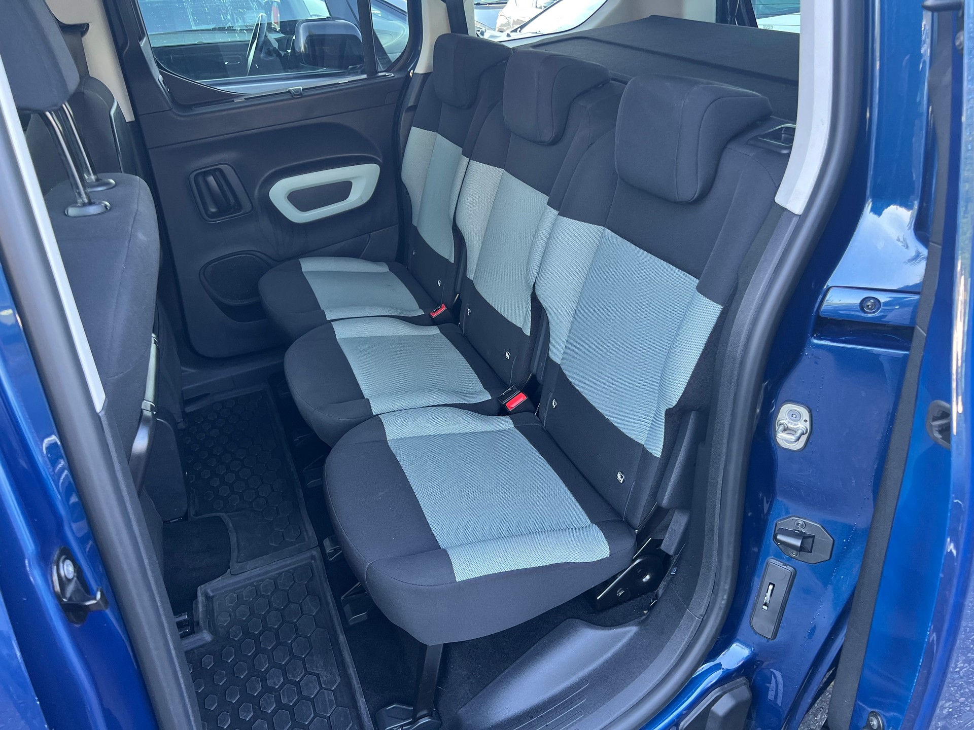 CITROEN Berlingo 1.2i PureTech Feel EAT8 Automatic-image-15