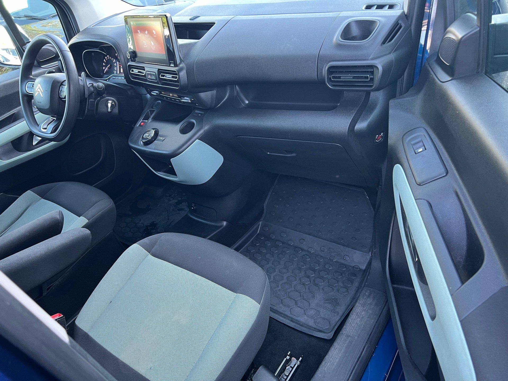 CITROEN Berlingo 1.2i PureTech Feel EAT8 Automatic-image-13