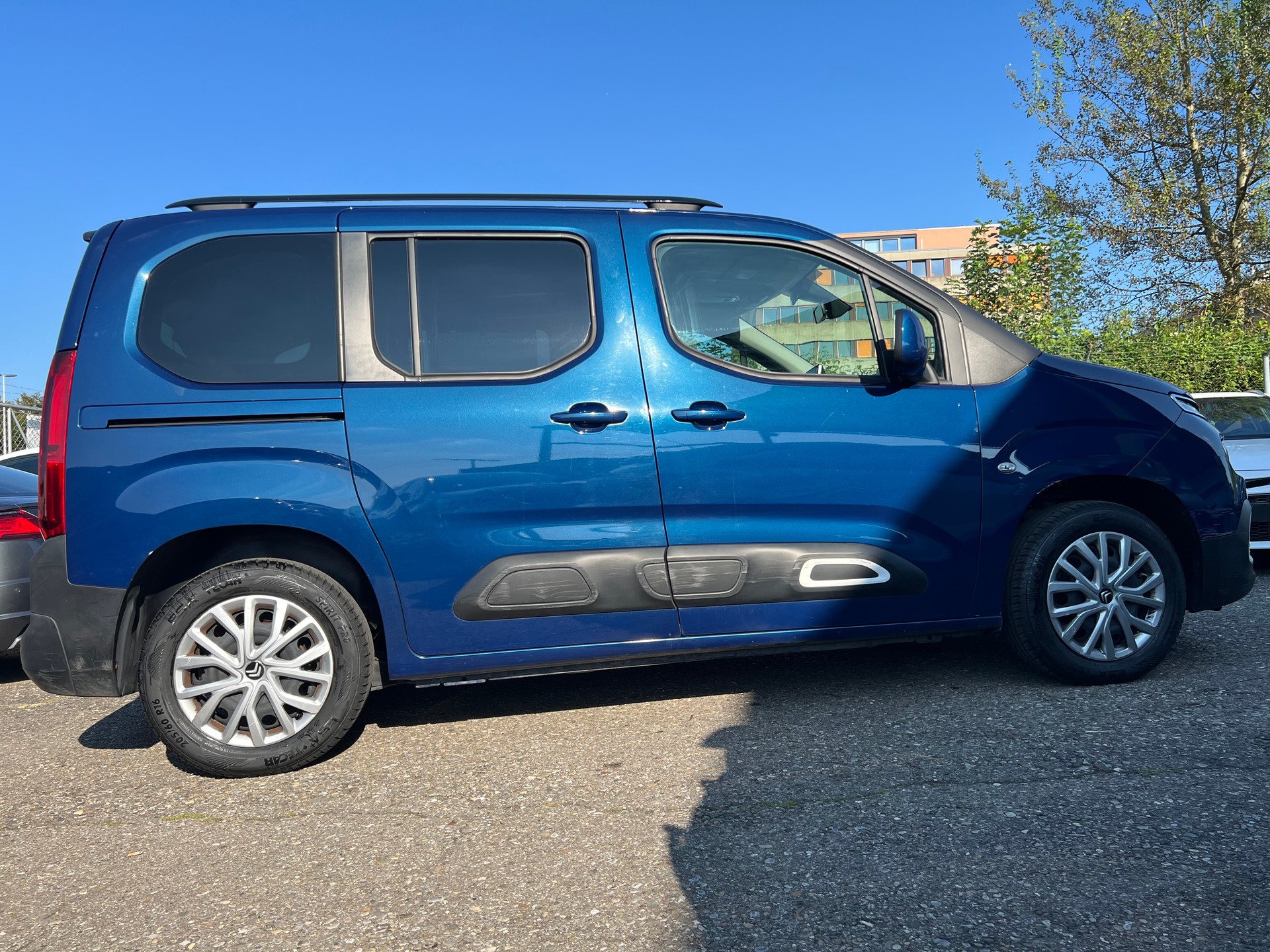 CITROEN Berlingo 1.2i PureTech Feel EAT8 Automatic-image-5